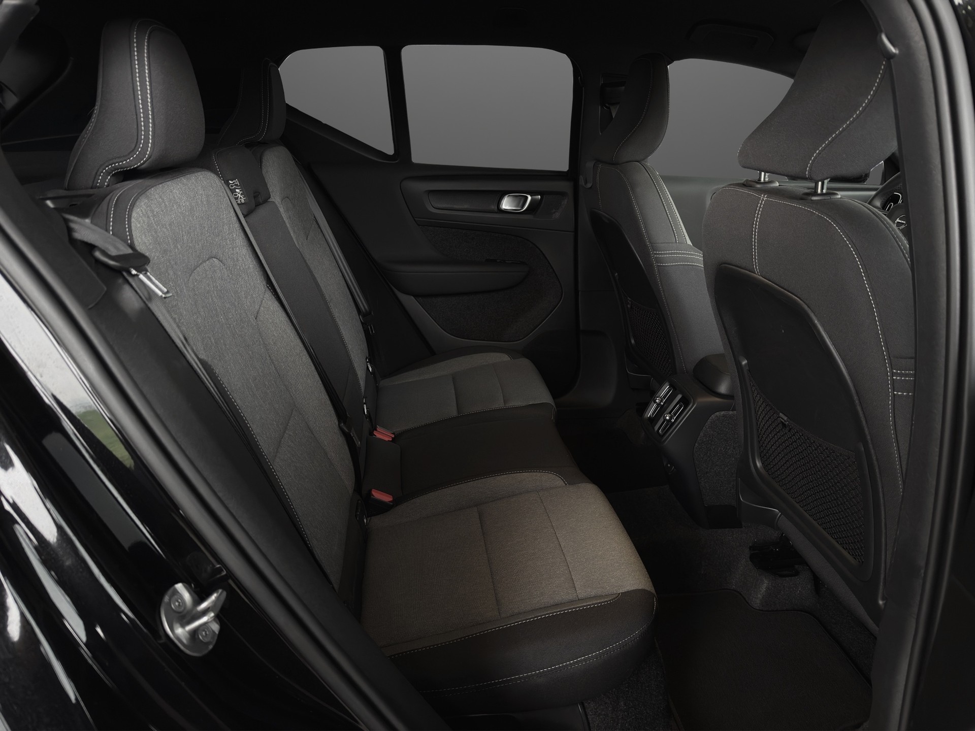 VOLVO XC40 B3 Benzin Mild Hybrid Xcite DCT-image-8