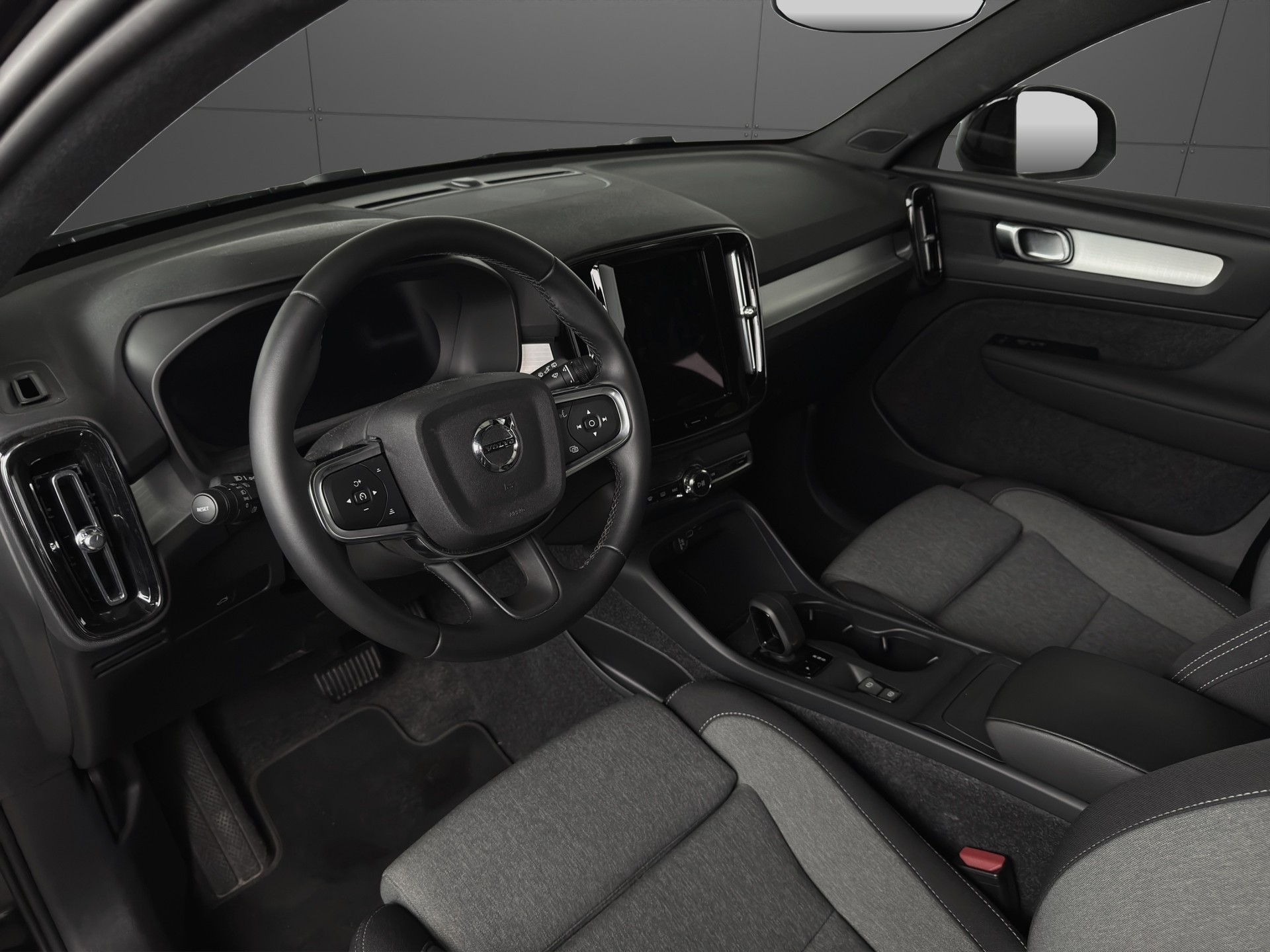 VOLVO XC40 B3 Benzin Mild Hybrid Xcite DCT-image-6