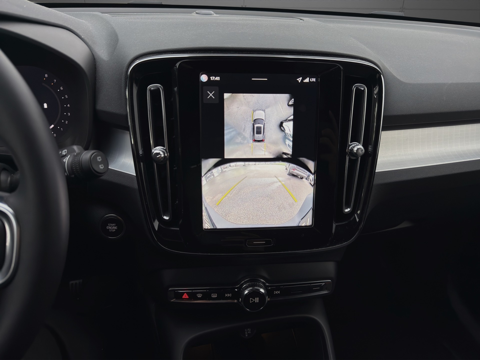 VOLVO XC40 B3 Benzin Mild Hybrid Xcite DCT-image-12