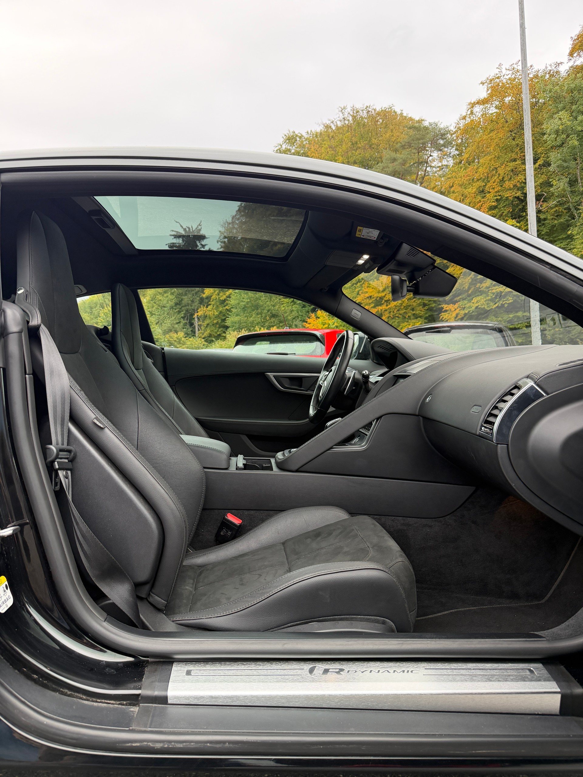 JAGUAR F-Type Coupé 2.0 I4 R-Dynamic Automatik-image-9