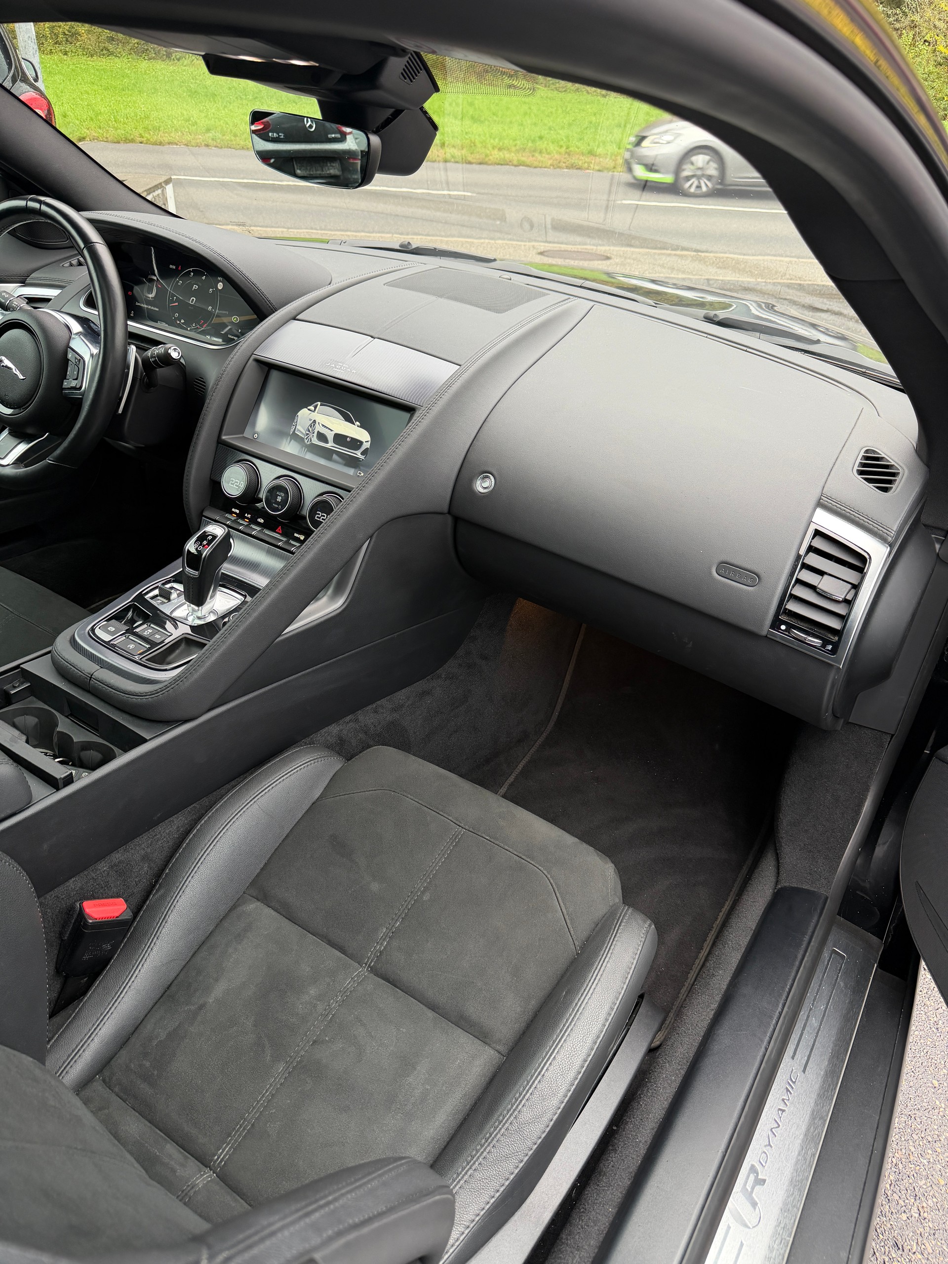 JAGUAR F-Type Coupé 2.0 I4 R-Dynamic Automatik-image-8