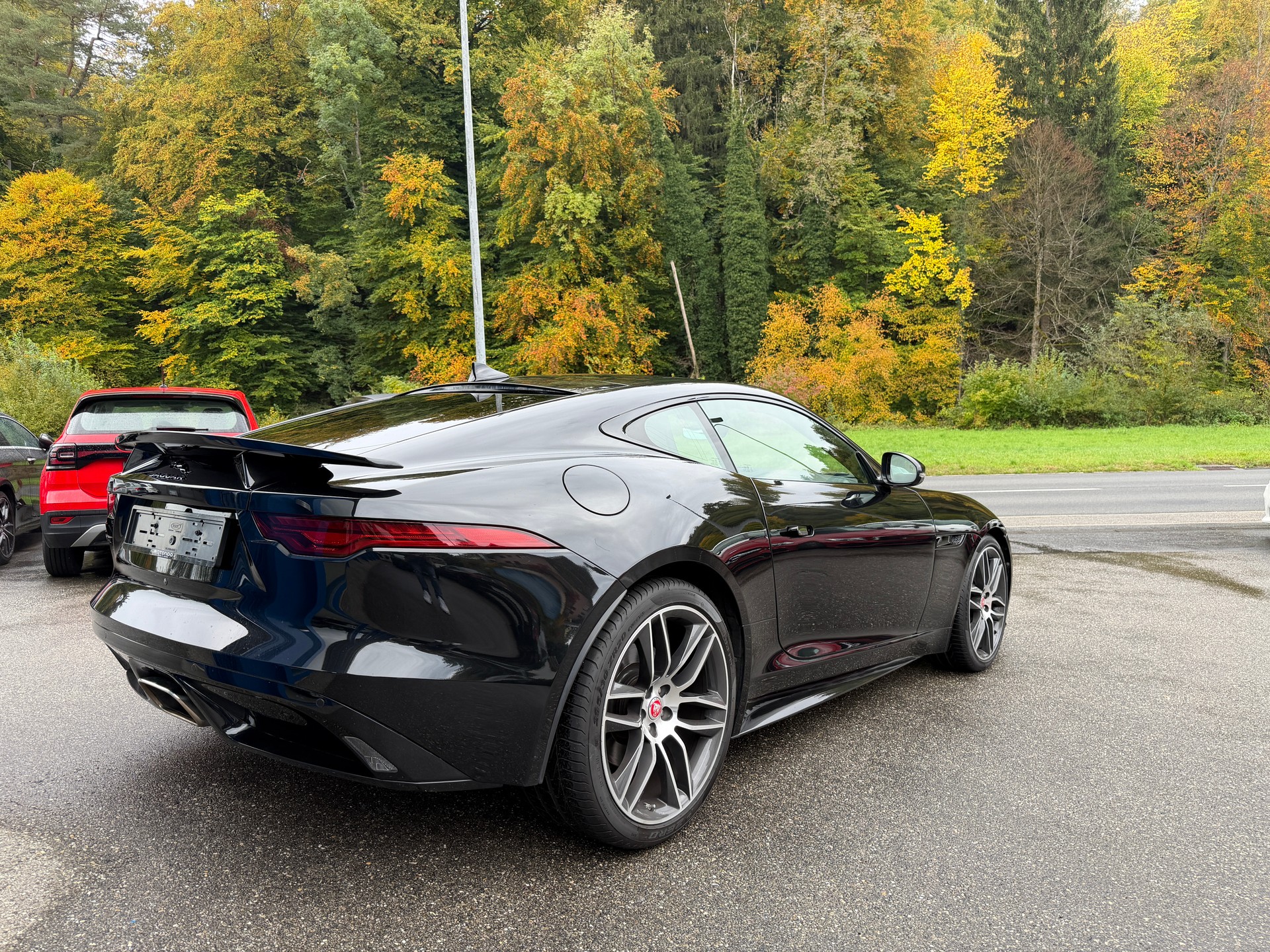 JAGUAR F-Type Coupé 2.0 I4 R-Dynamic Automatik-image-3