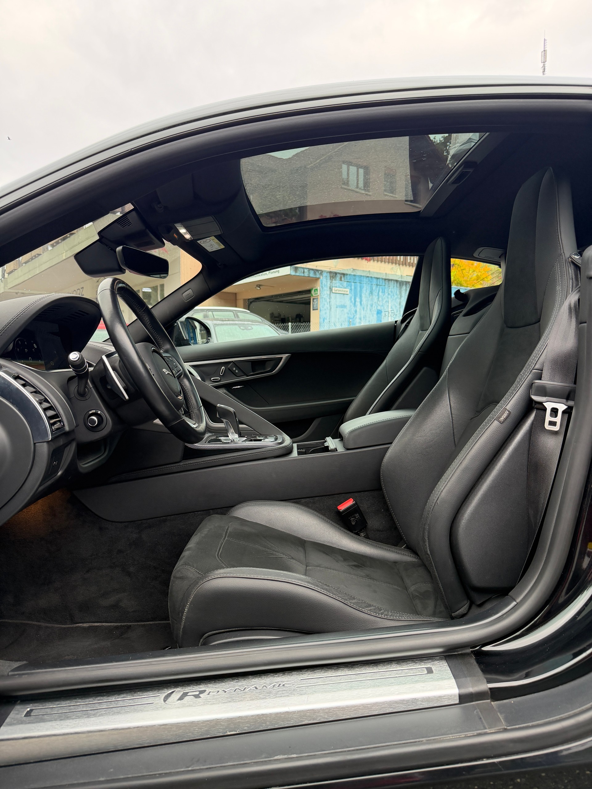 JAGUAR F-Type Coupé 2.0 I4 R-Dynamic Automatik-image-7