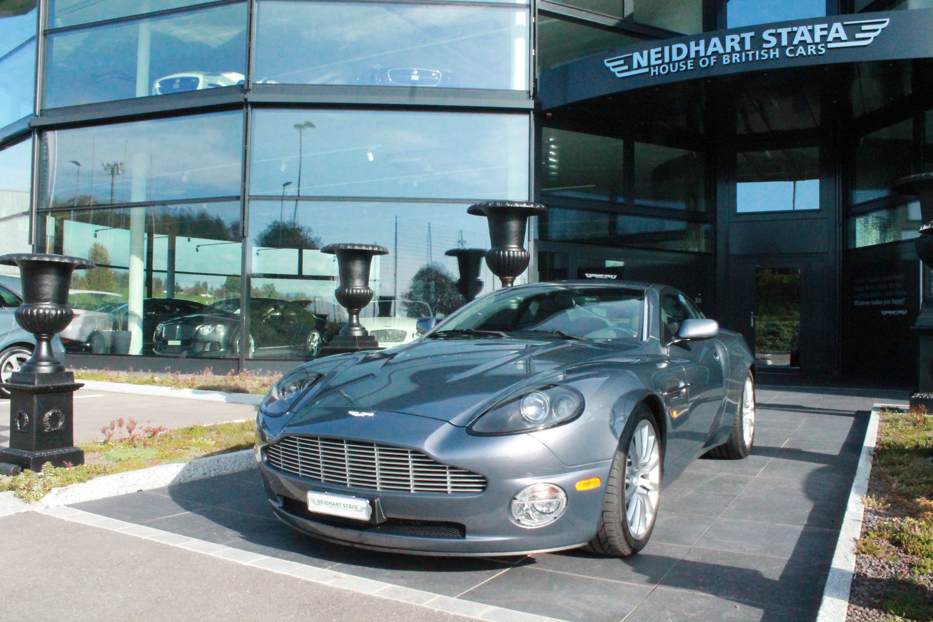 ASTON MARTIN Vanquish V12 5.9-48-image-0