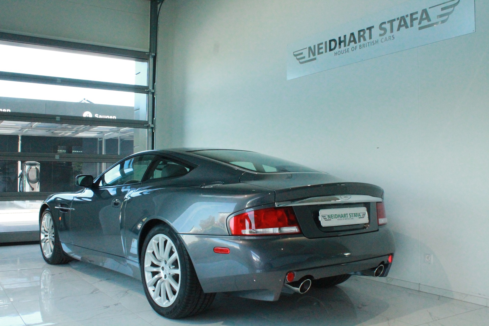 ASTON MARTIN Vanquish V12 5.9-48-image-2