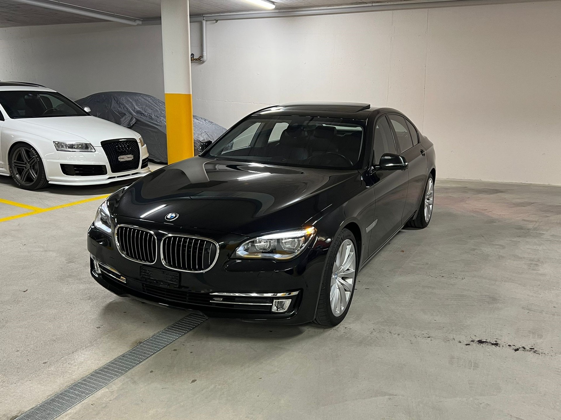 BMW 750i xDrive-image-1