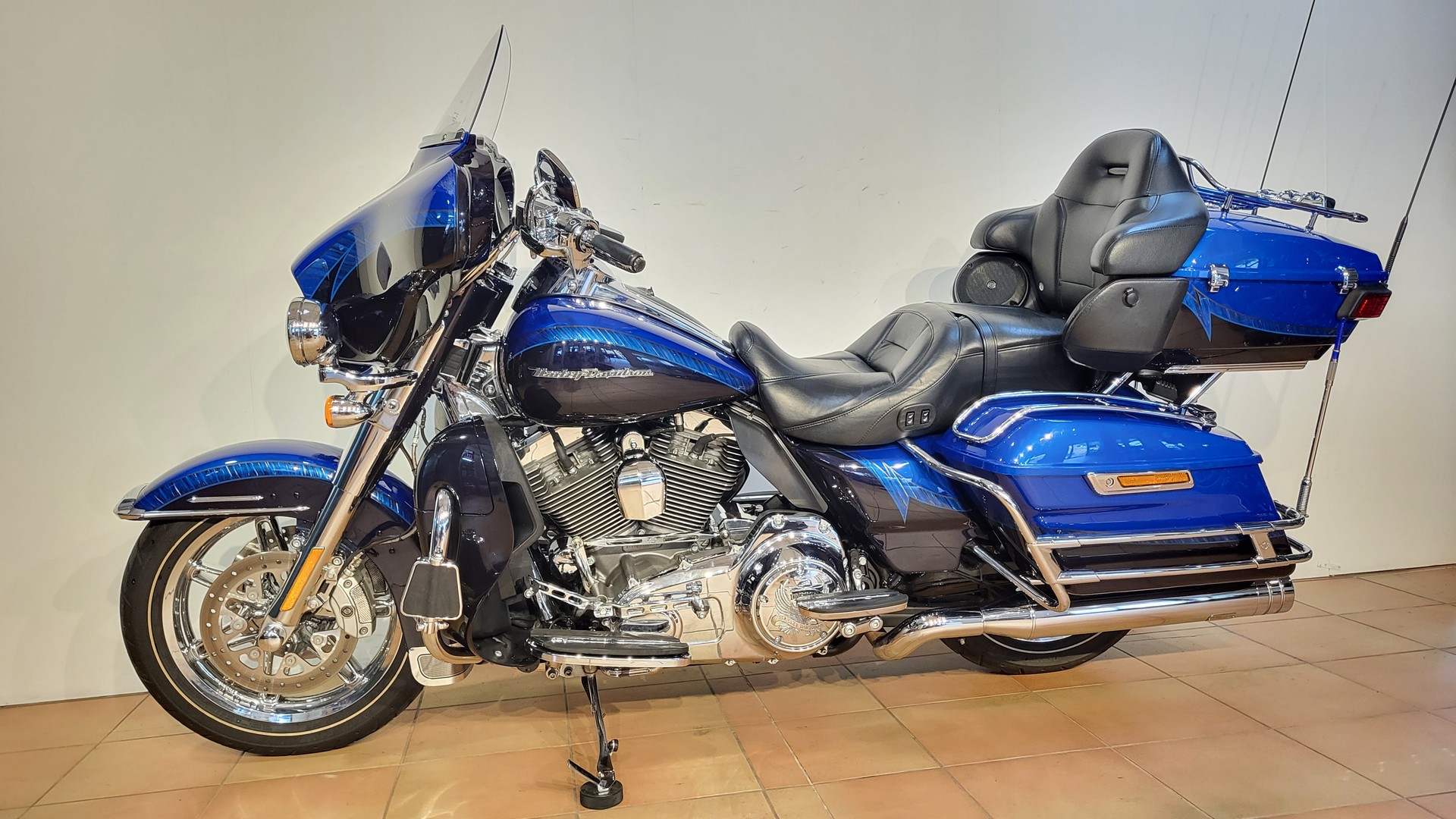 HARLEY-DAVIDSON FLHTKSE Electra Glide Ultra Limited CVO-image-3