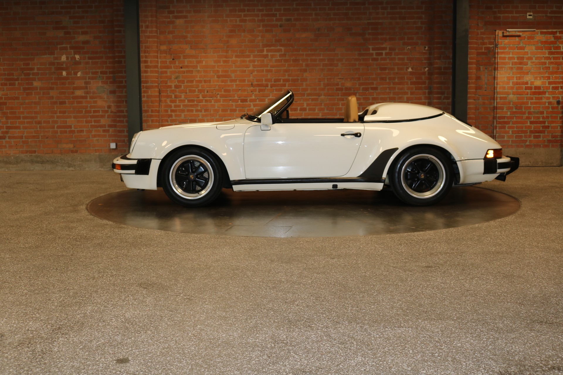 PORSCHE 911 Speedster-image-1