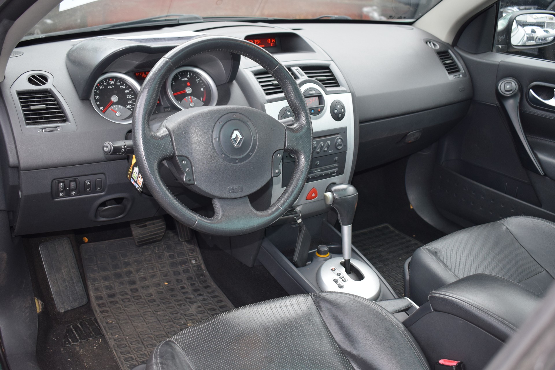 RENAULT Mégane C-C 2.0 16V Dynamique Confort-image-4