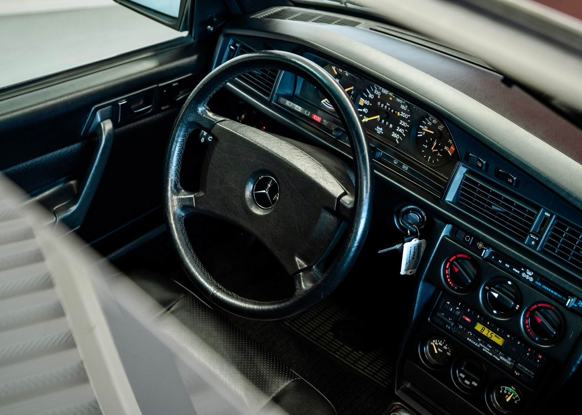 MERCEDES-BENZ 190 E 2.3-16 (Leasing 0.80%, Swiss car, 2nd hand, 1st paint)-image-25