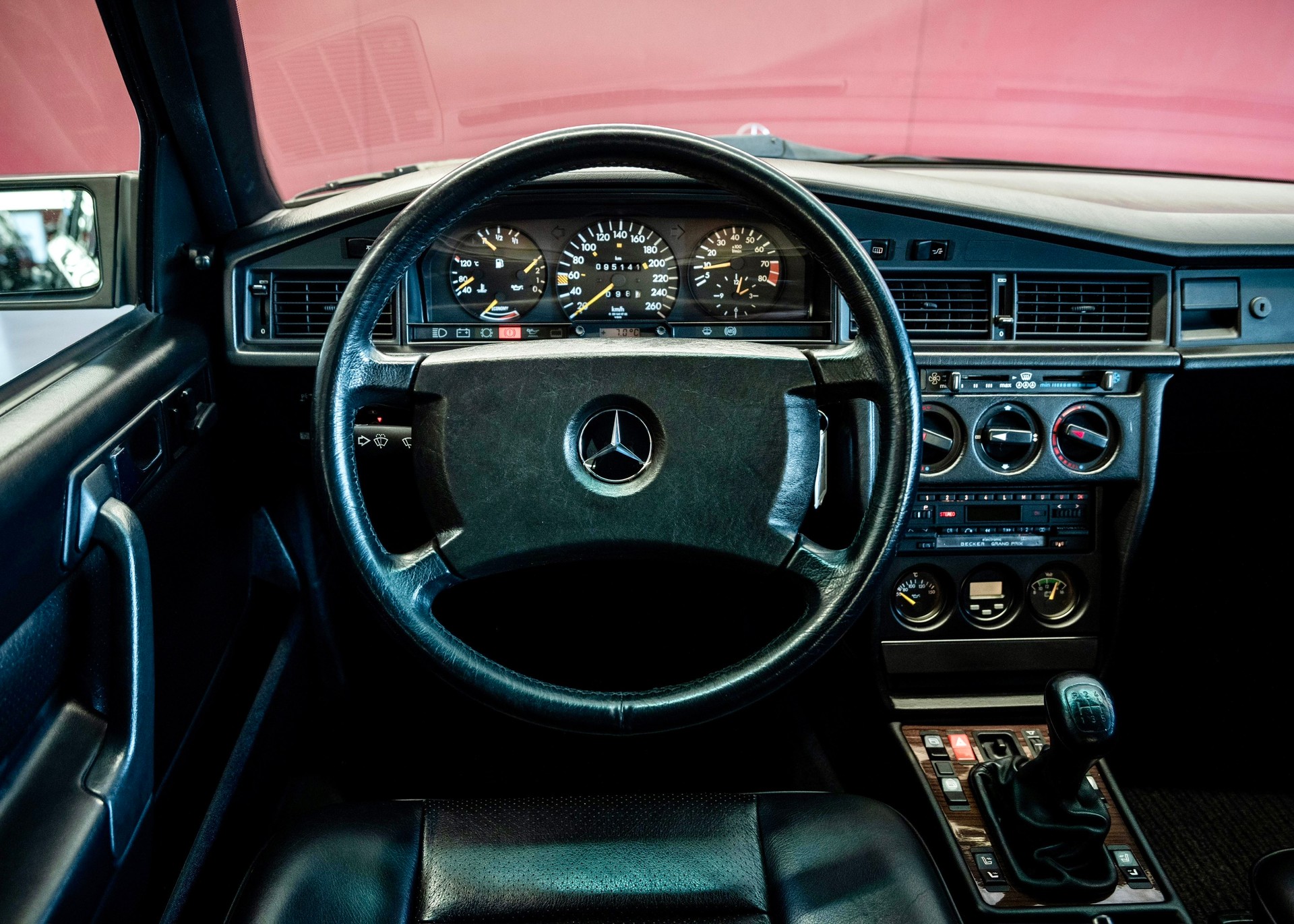 MERCEDES-BENZ 190 E 2.3-16 (Leasing 0.80%, Swiss car, 2nd hand, 1st paint)-image-17