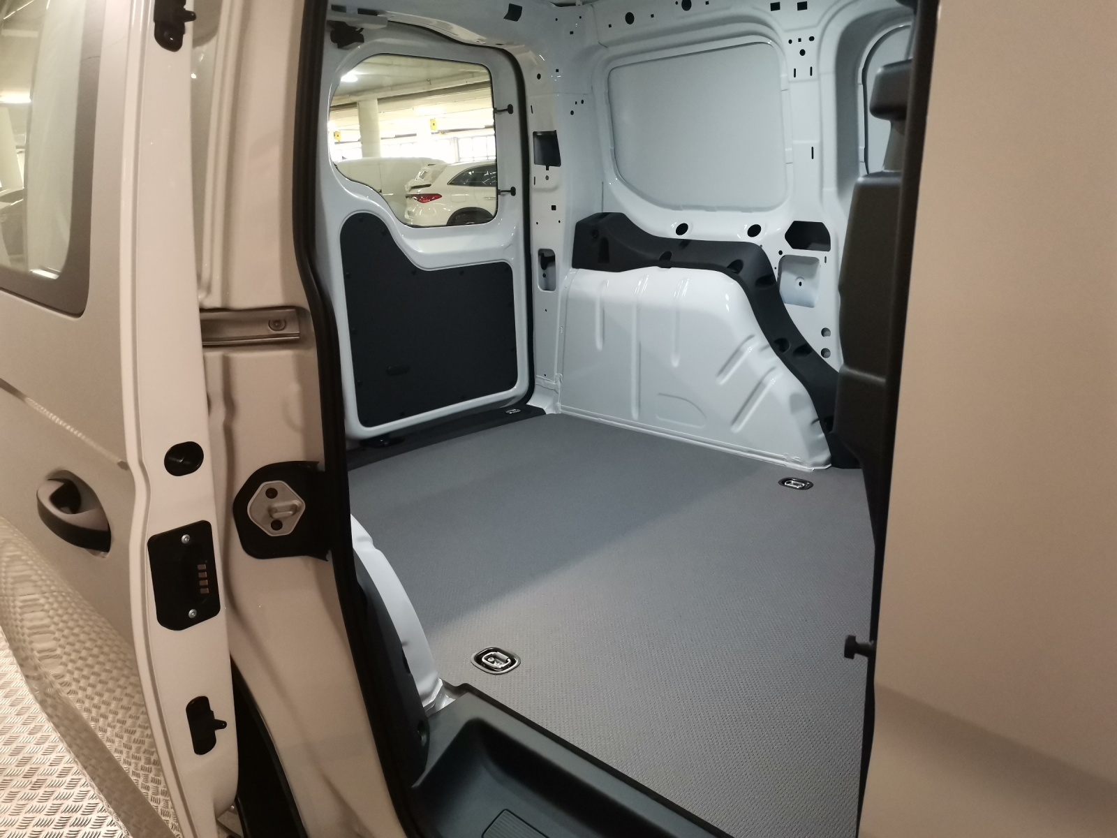 VW Caddy Kaw. 1.5 TSI 116 Entry DSG-image-11