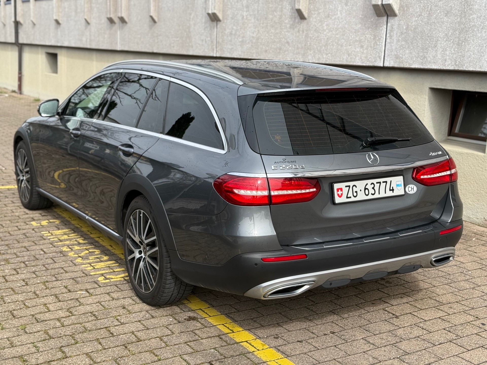 MERCEDES-BENZ E 220 d All-Terrain Avantgarde 4Matic 9G-Tronic-image-3
