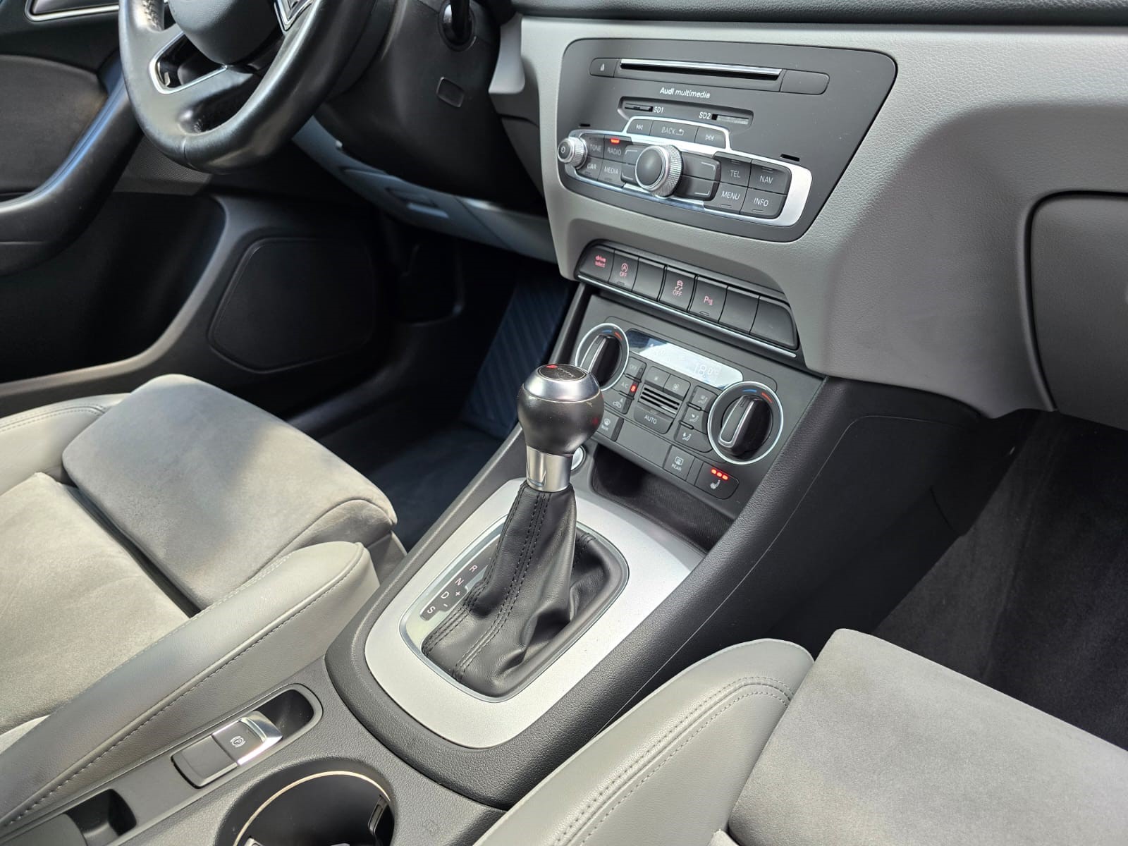 AUDI Q3 2.0 TFSI sport quattro S-tronic-image-7
