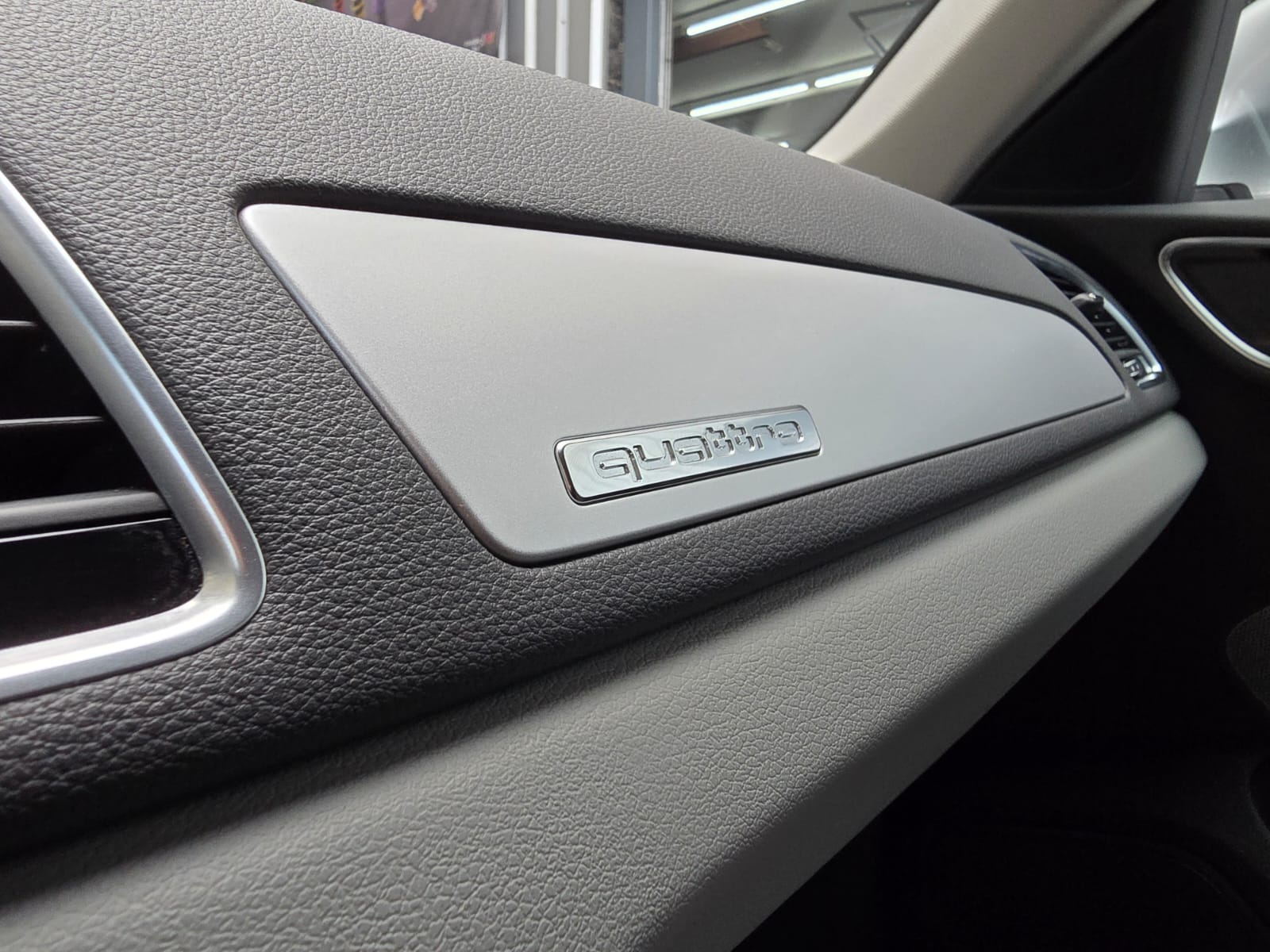 AUDI Q3 2.0 TFSI sport quattro S-tronic-image-20