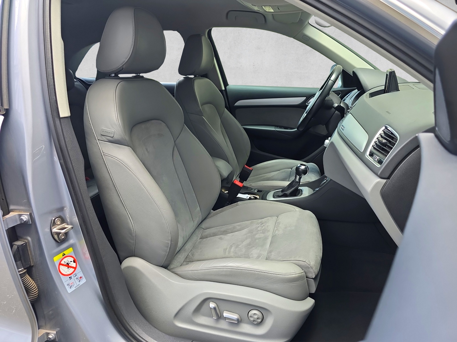 AUDI Q3 2.0 TFSI sport quattro S-tronic-image-12