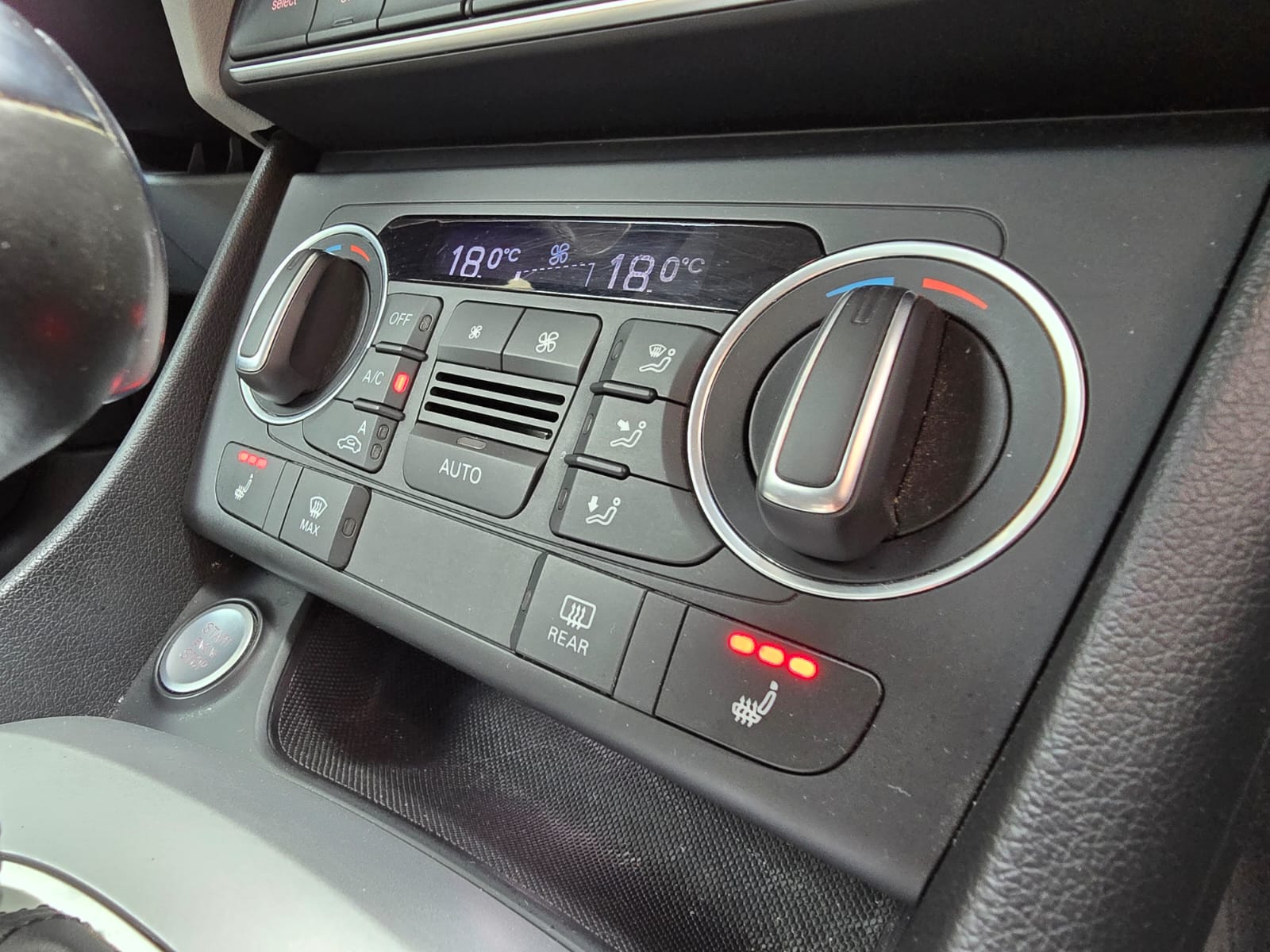 AUDI Q3 2.0 TFSI sport quattro S-tronic-image-8