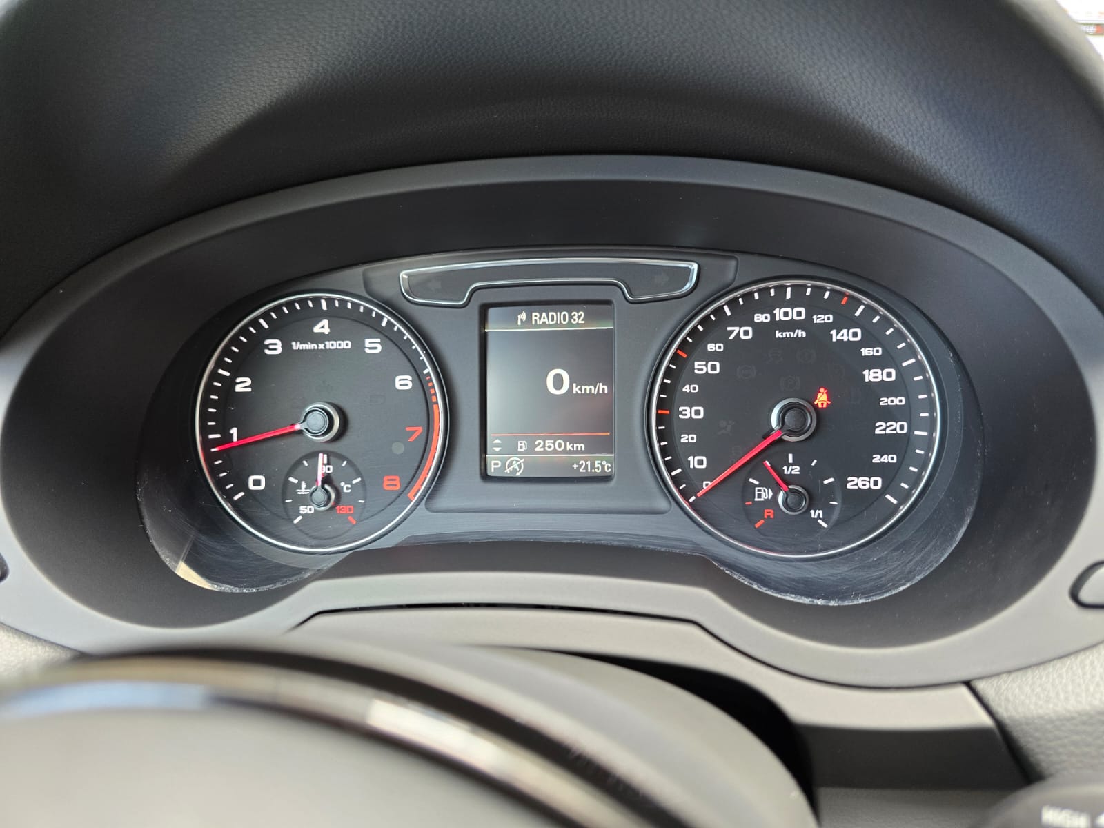 AUDI Q3 2.0 TFSI sport quattro S-tronic-image-6