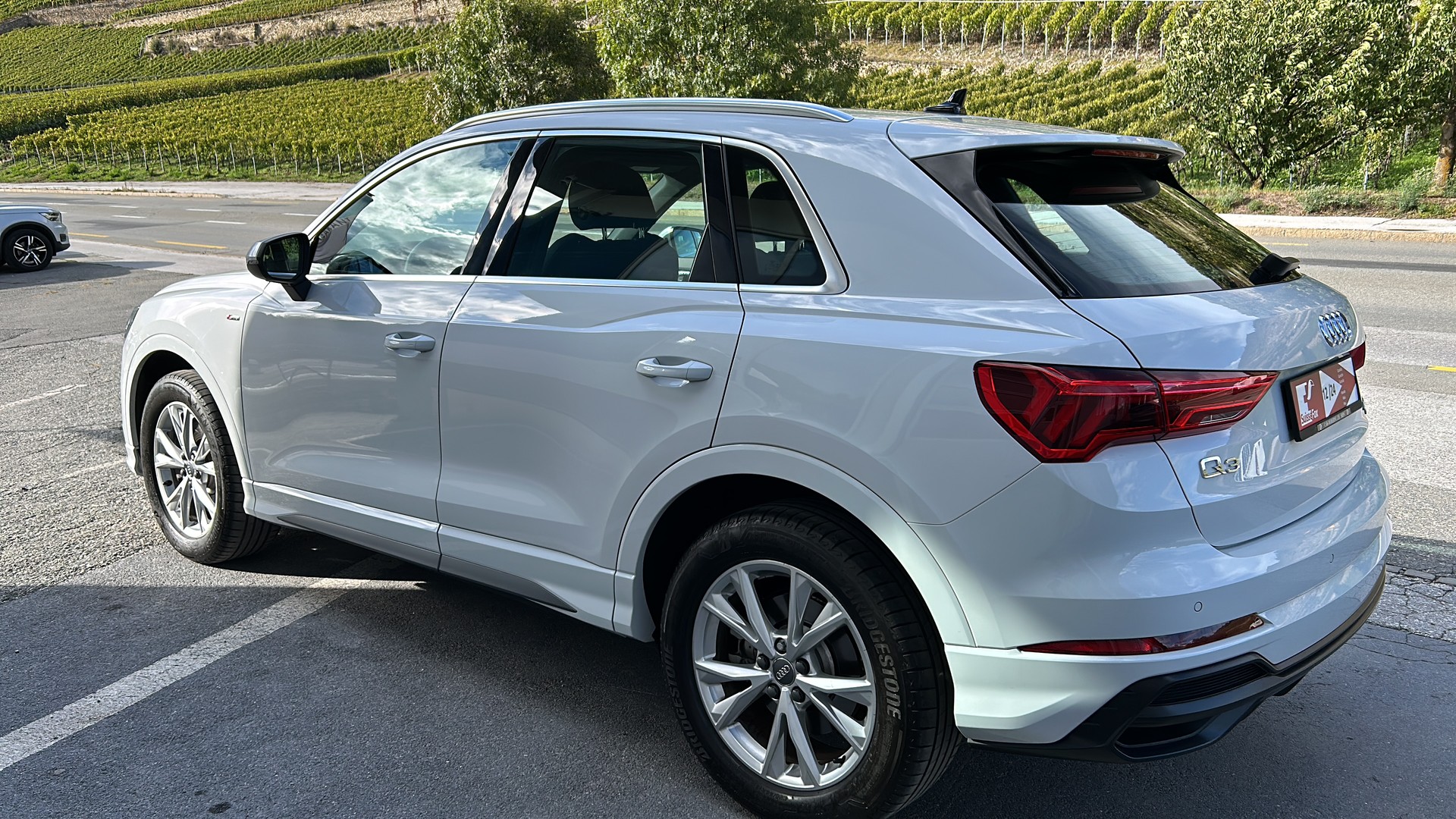 AUDI Q3 40 TFSI S line quattro S-tronic-image-3