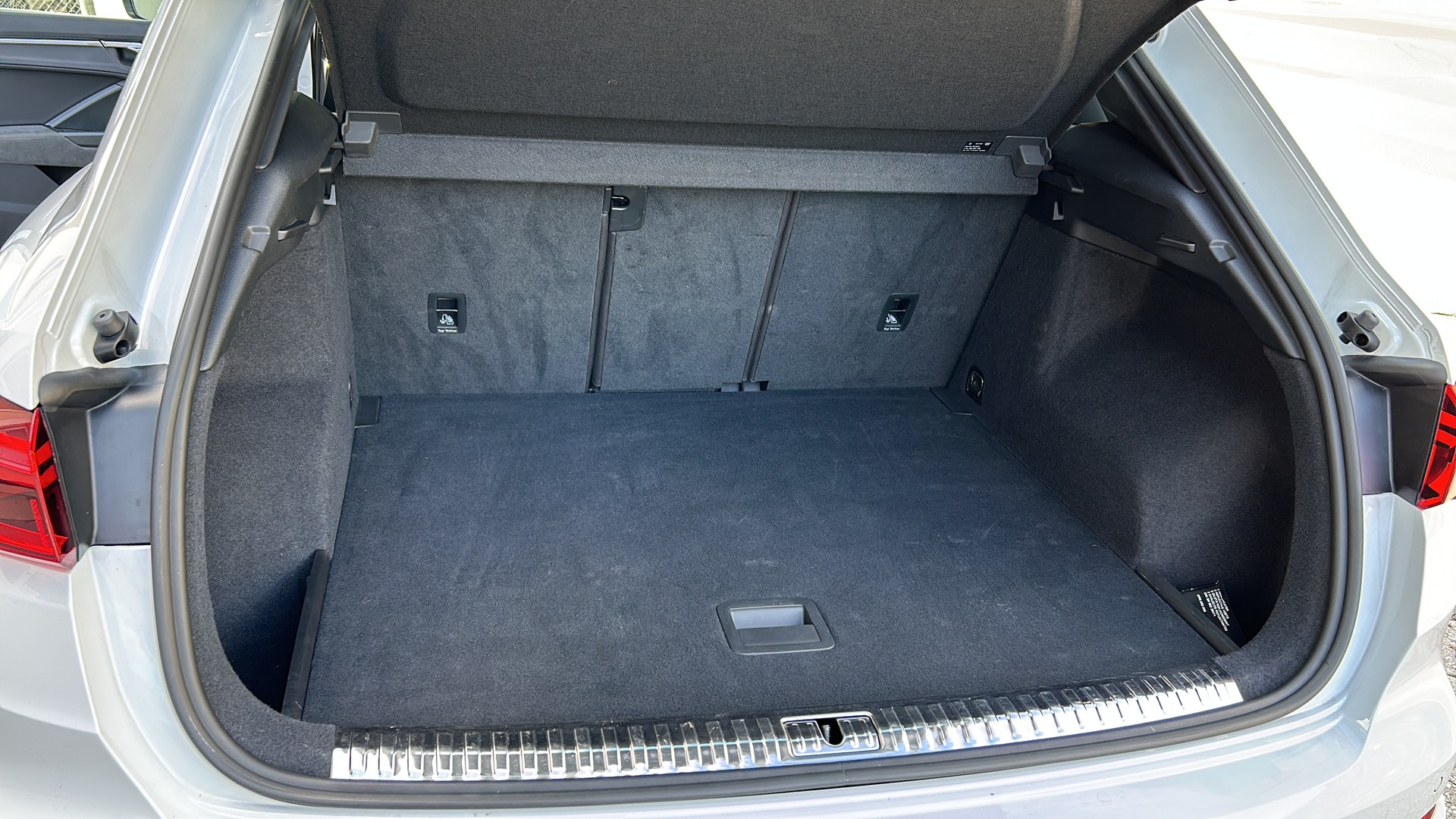AUDI Q3 40 TFSI S line quattro S-tronic-image-8