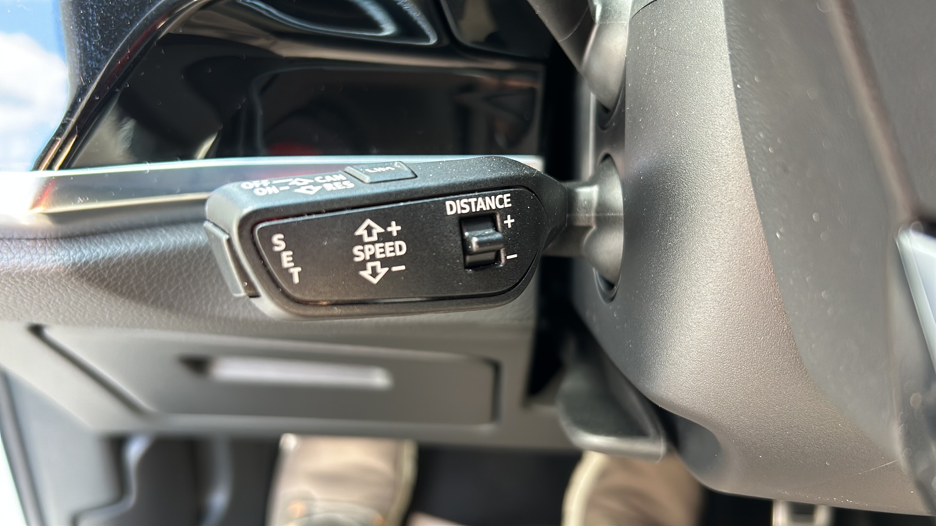 AUDI Q3 40 TFSI S line quattro S-tronic-image-11