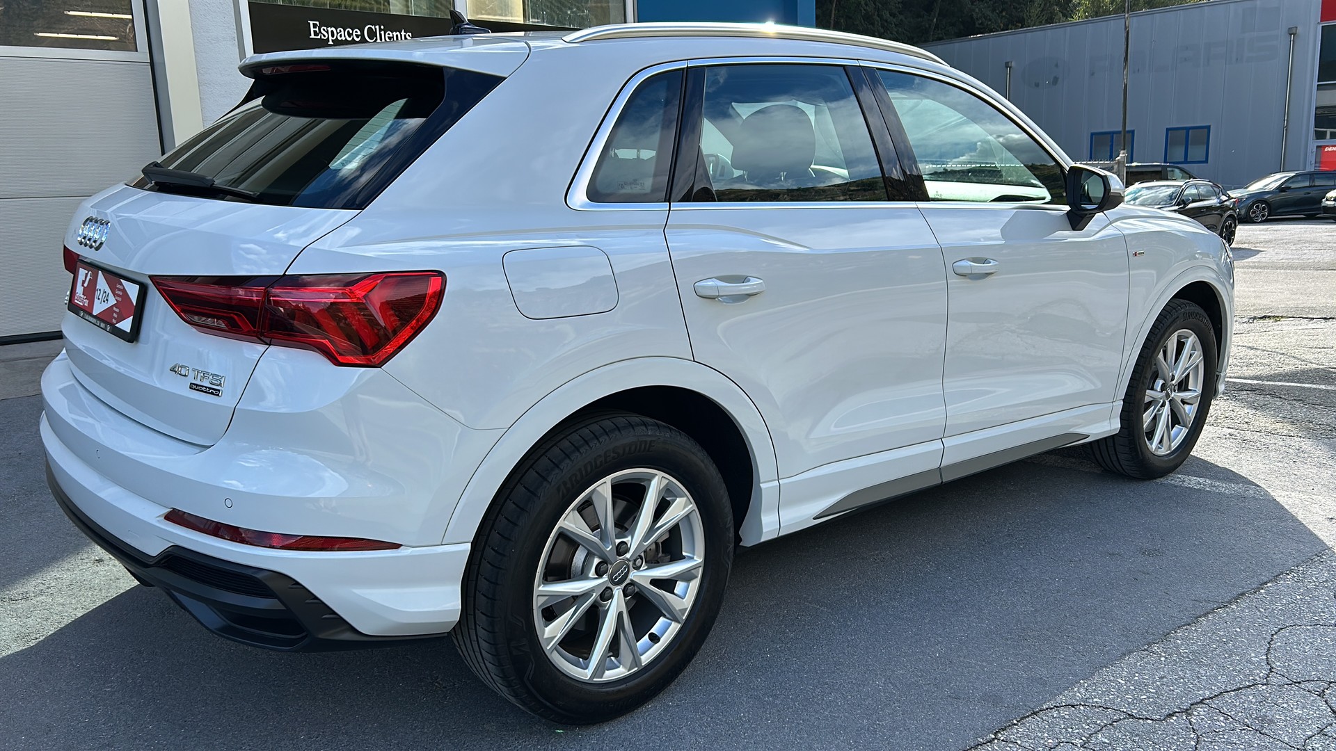 AUDI Q3 40 TFSI S line quattro S-tronic-image-2