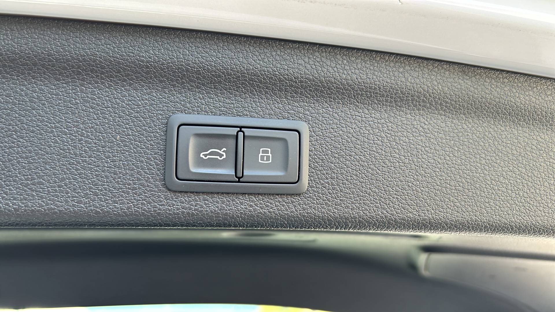 AUDI Q3 40 TFSI S line quattro S-tronic-image-9