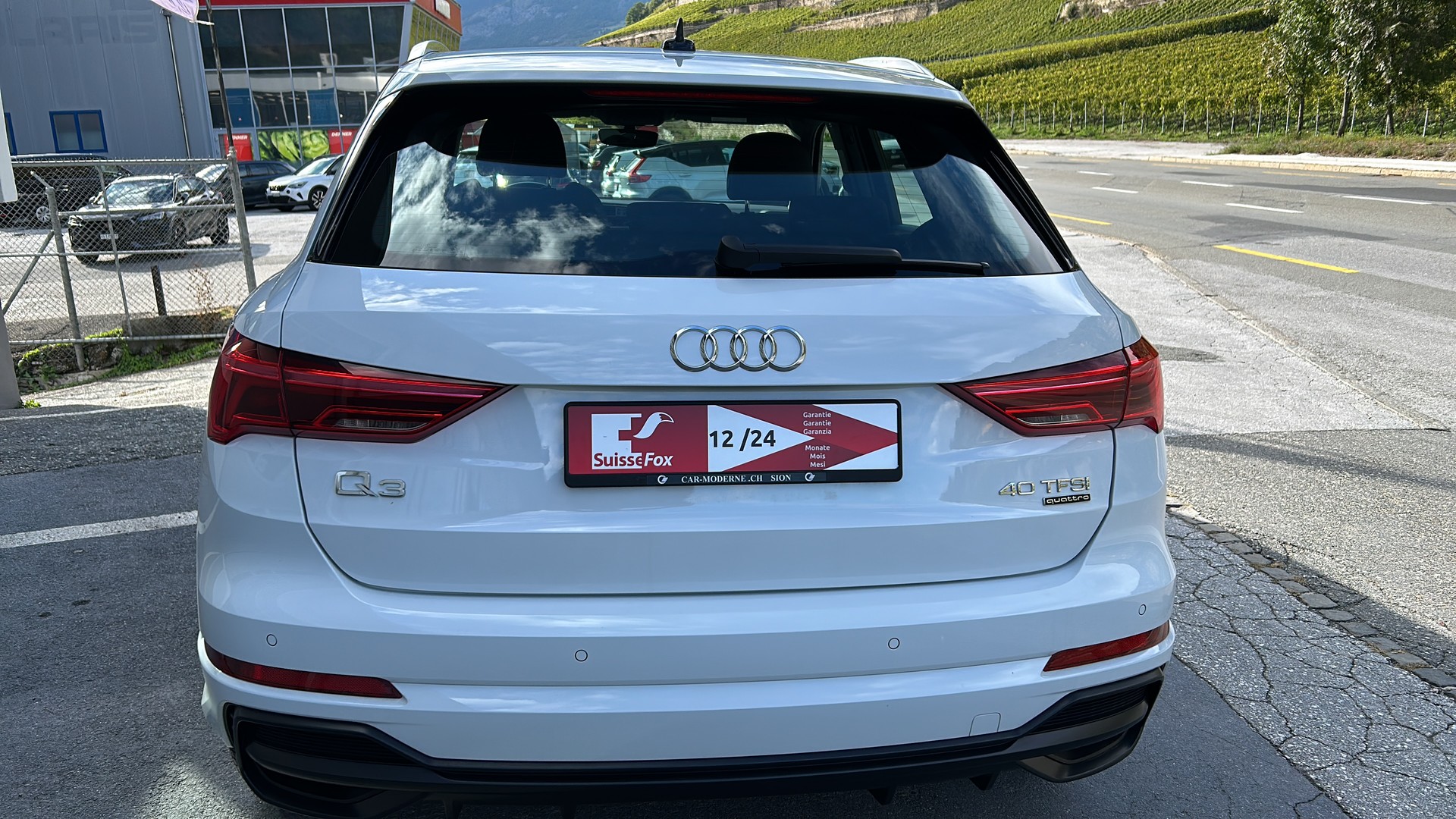 AUDI Q3 40 TFSI S line quattro S-tronic-image-4
