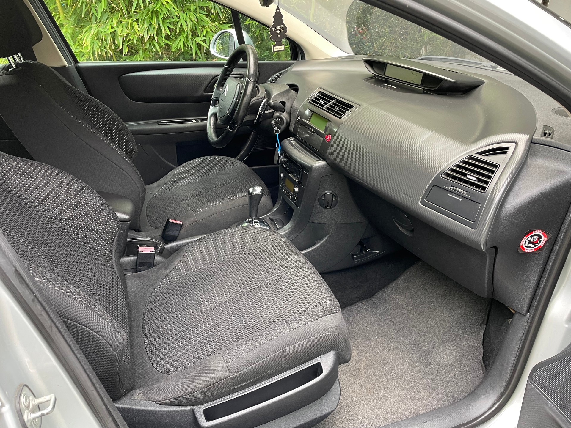 CITROEN C4 Berline 1.6 16V HDi VTR (Pack) Automatic-image-12