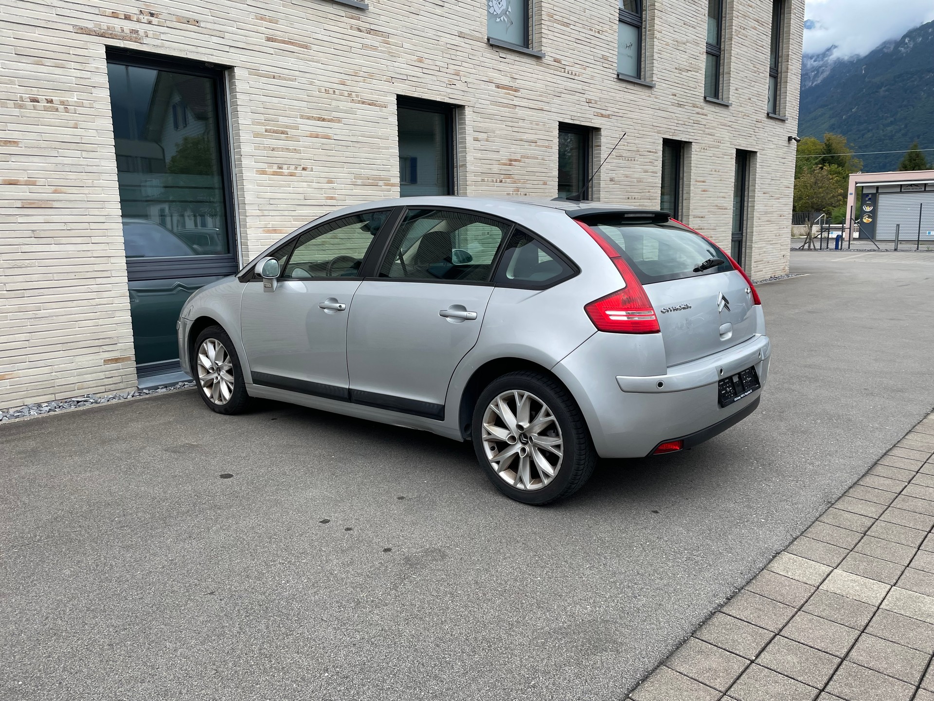 CITROEN C4 Berline 1.6 16V HDi VTR (Pack) Automatic-image-10