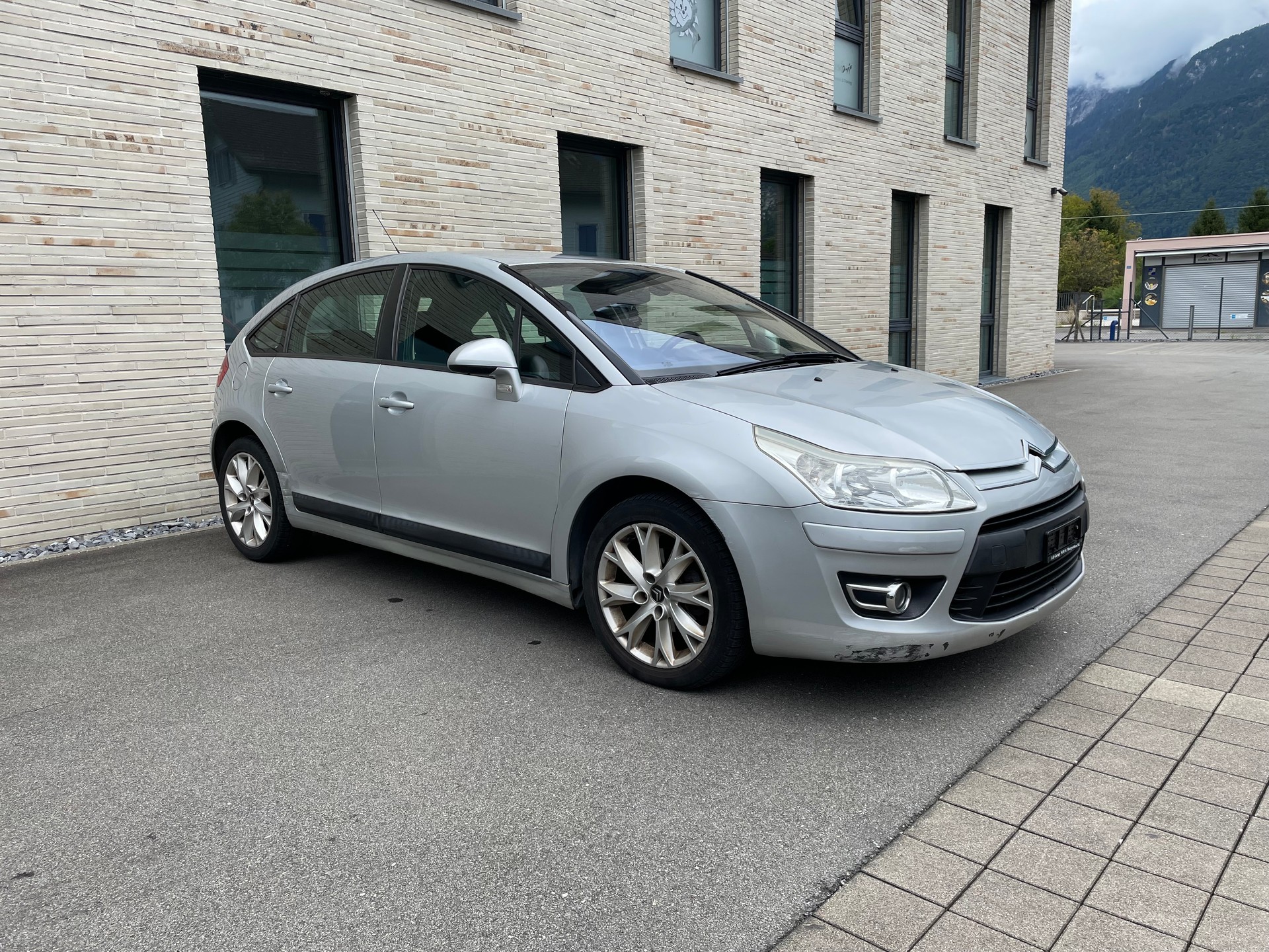 CITROEN C4 Berline 1.6 16V HDi VTR (Pack) Automatic-image-5