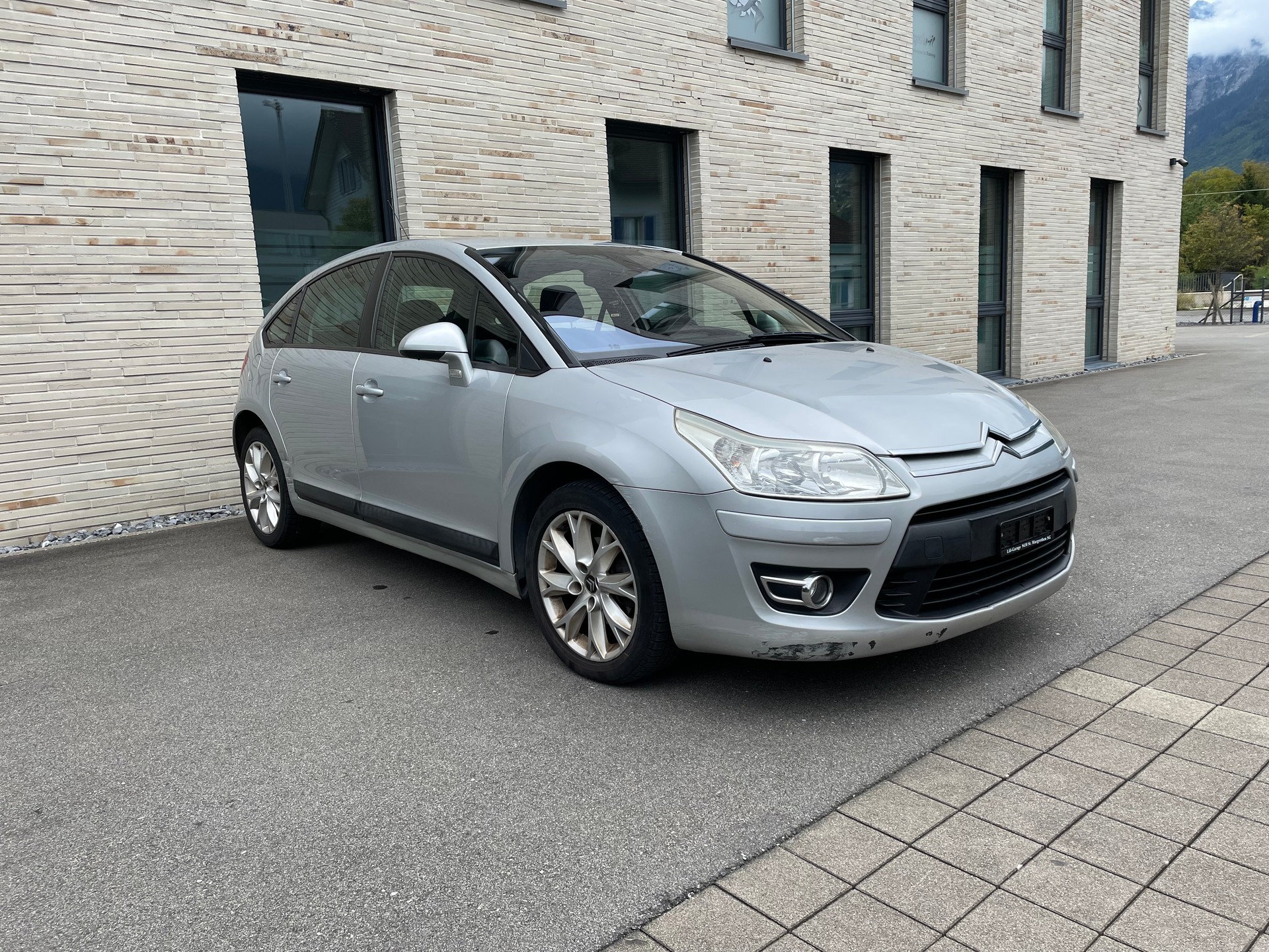 CITROEN C4 Berline 1.6 16V HDi VTR (Pack) Automatic-image-4