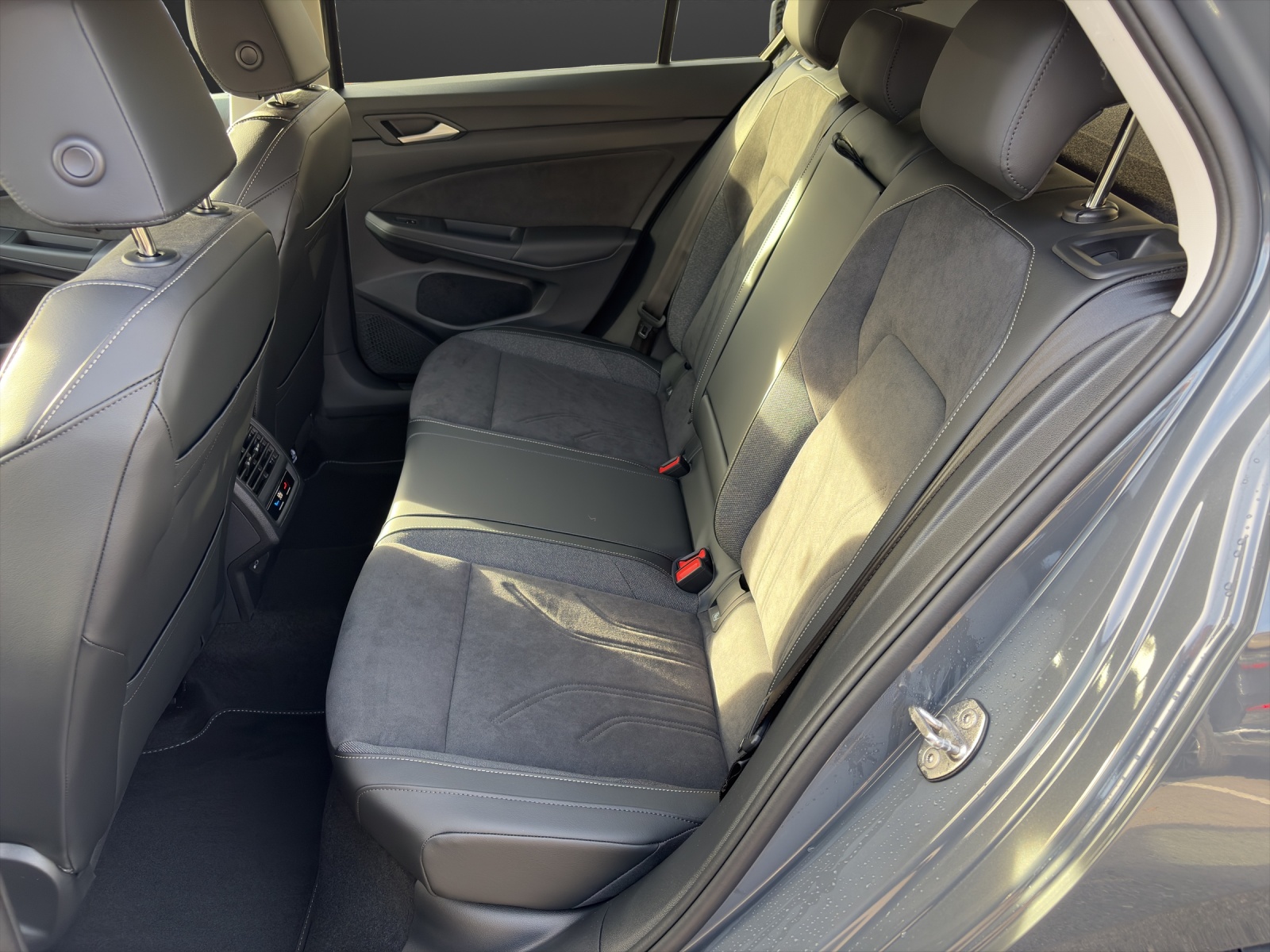 VW Golf 1.5 e TSI mHEV United DSG-image-8