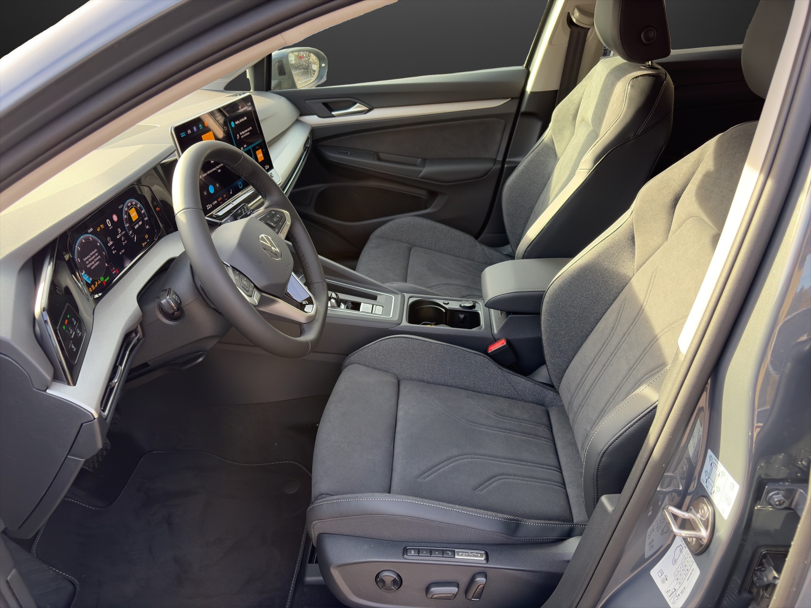 VW Golf 1.5 e TSI mHEV United DSG-image-7