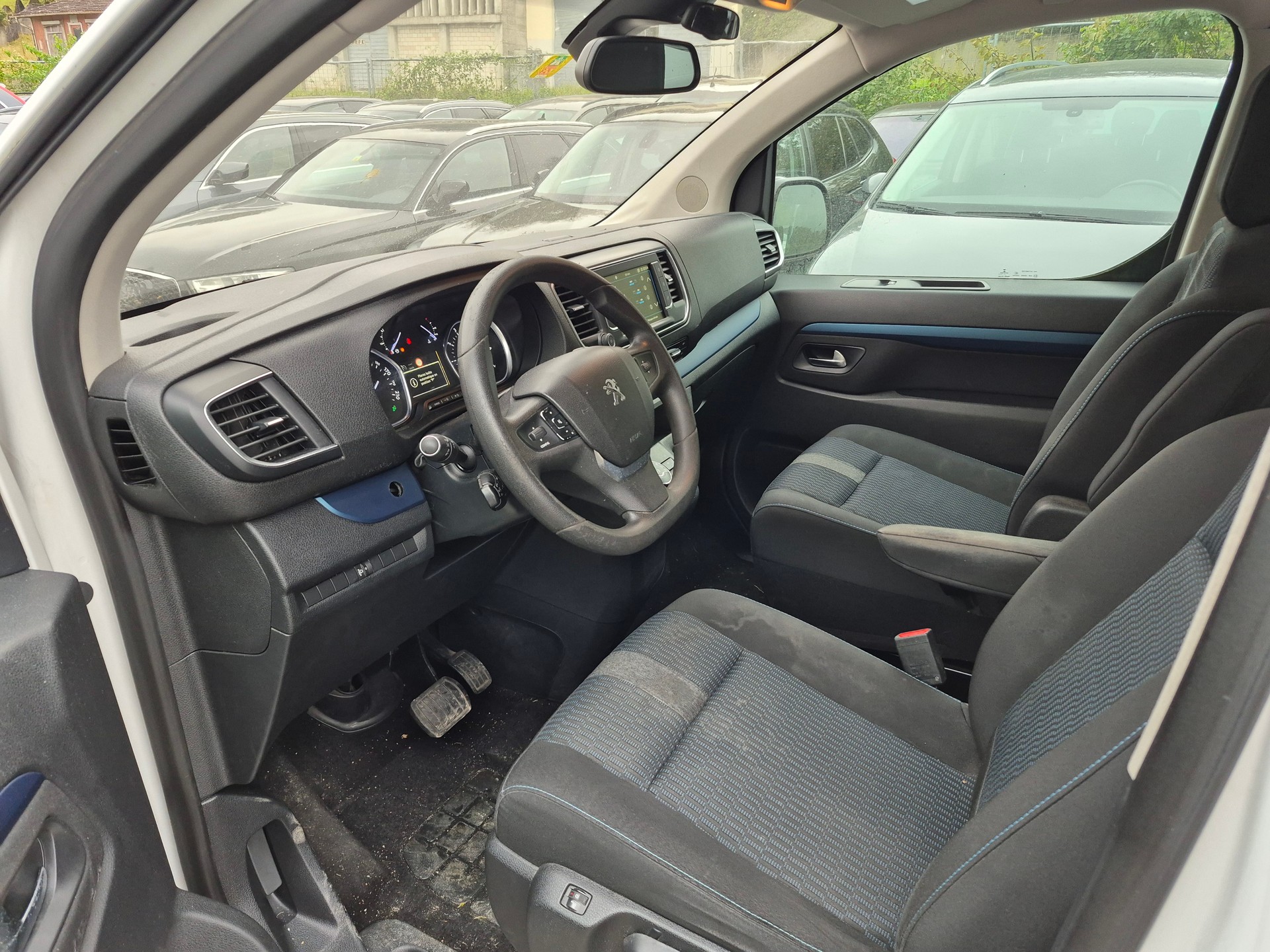 PEUGEOT Traveller 2.0 BlueHDi Allure Standard EAT-image-4