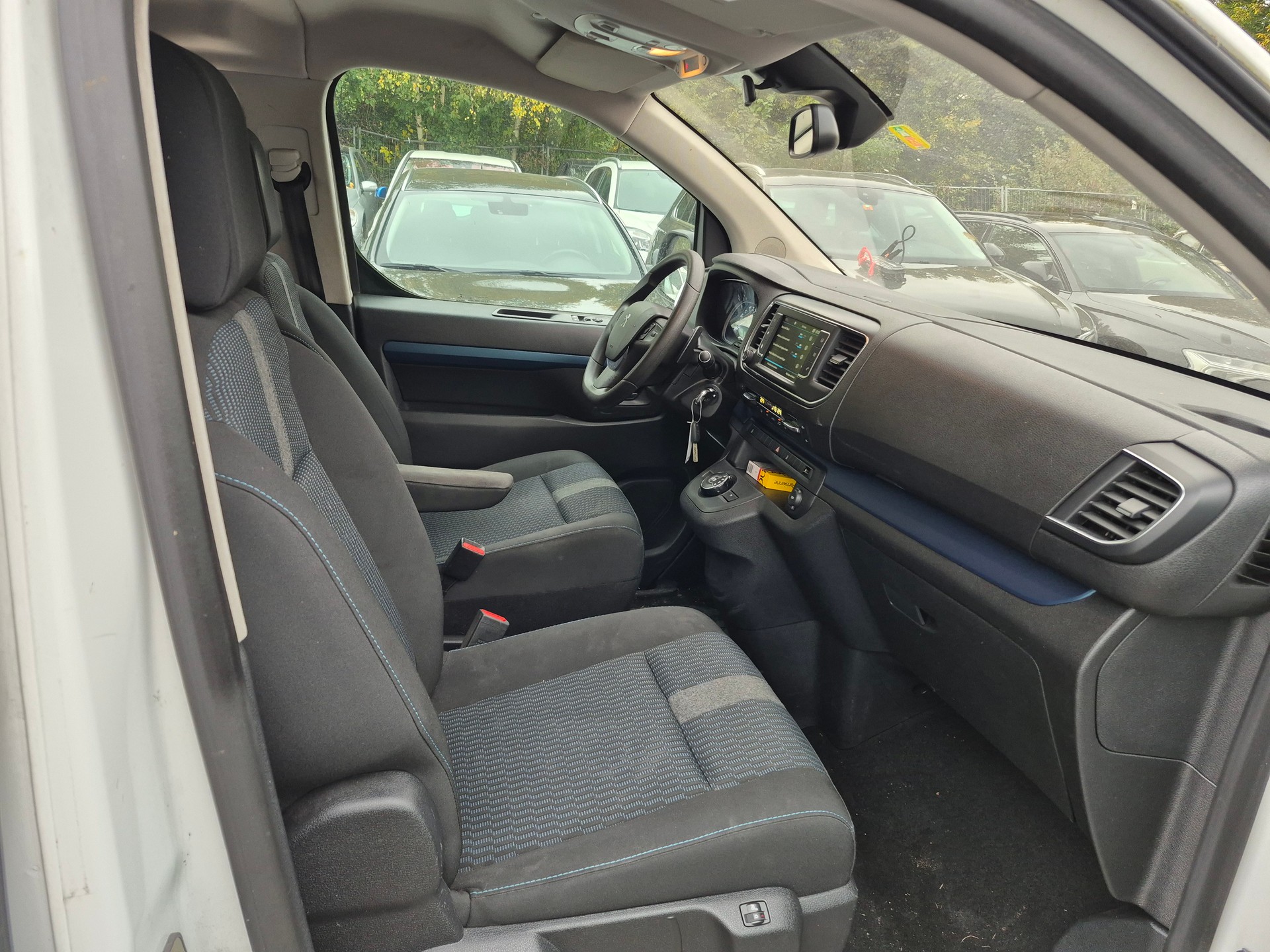 PEUGEOT Traveller 2.0 BlueHDi Allure Standard EAT-image-5