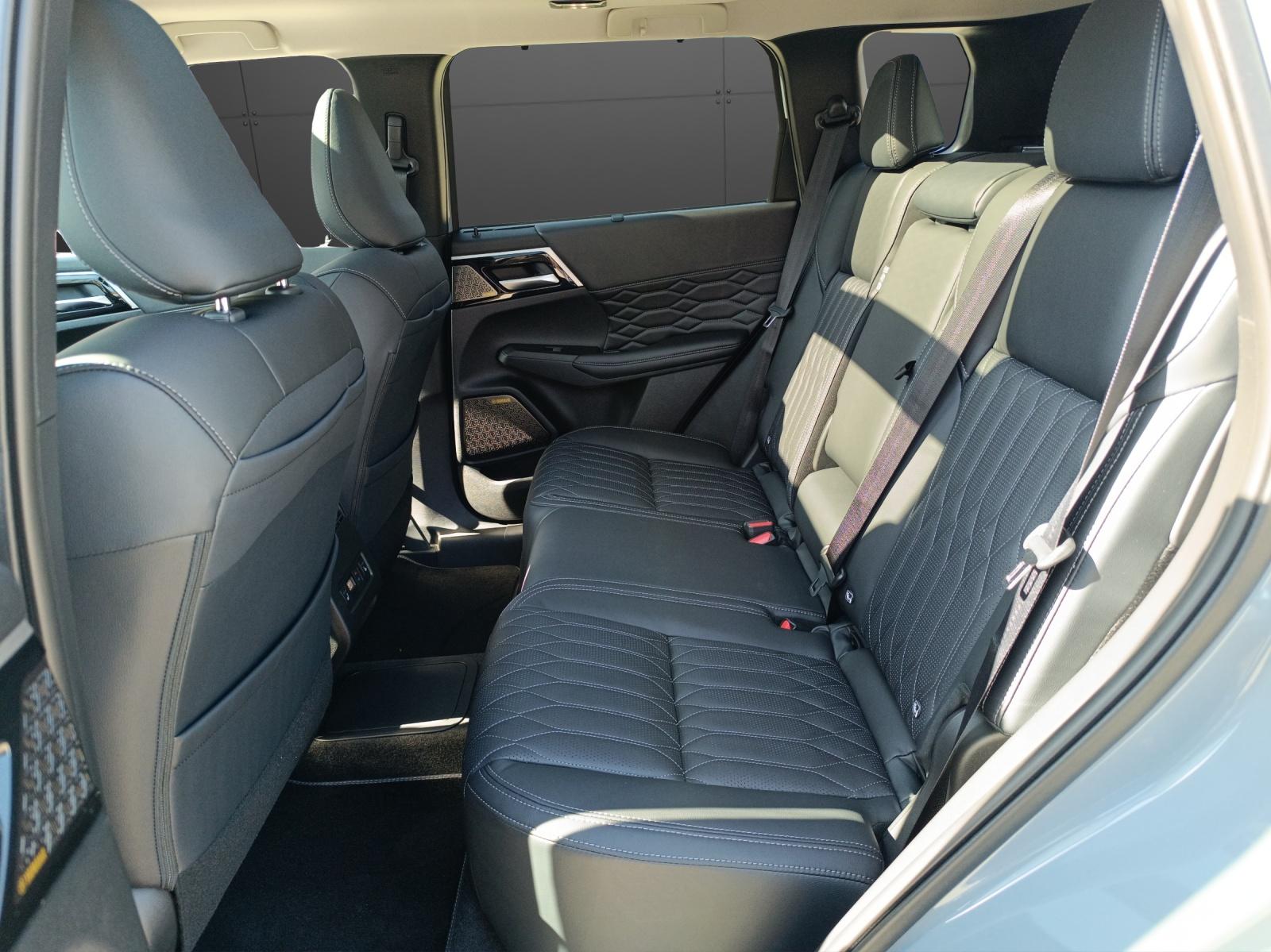 MITSUBISHI Outlander 2.4 PHEV Instyle 4x4-image-14
