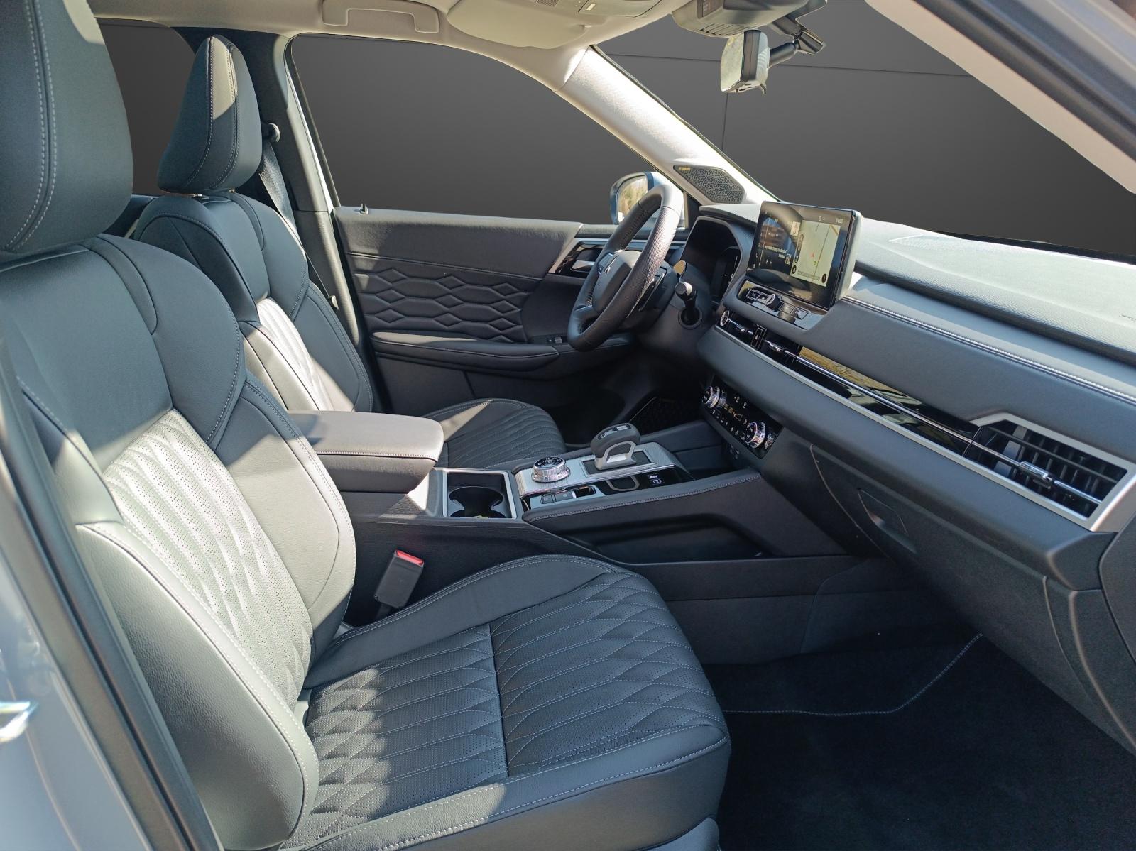 MITSUBISHI Outlander 2.4 PHEV Instyle 4x4-image-13