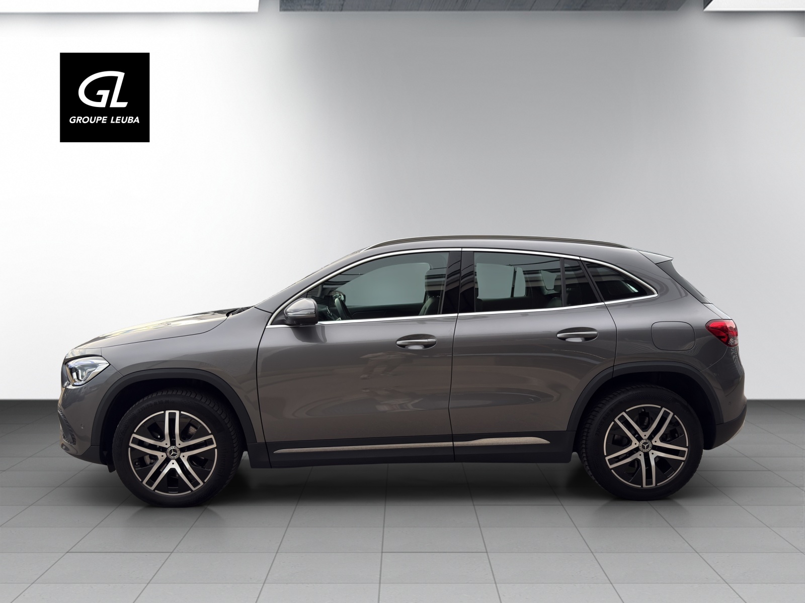 MERCEDES-BENZ GLA 250e Progressive 8G-DCT-image-3