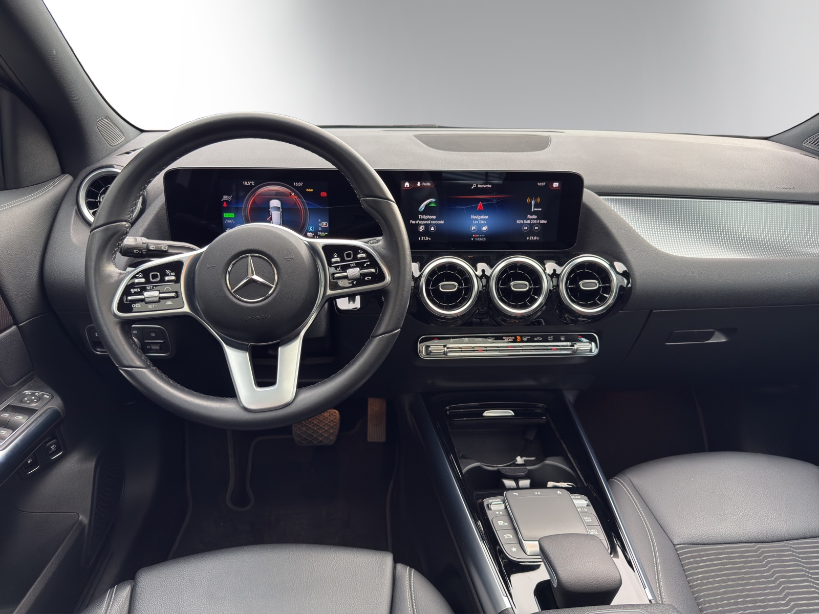 MERCEDES-BENZ GLA 250e Progressive 8G-DCT-image-11