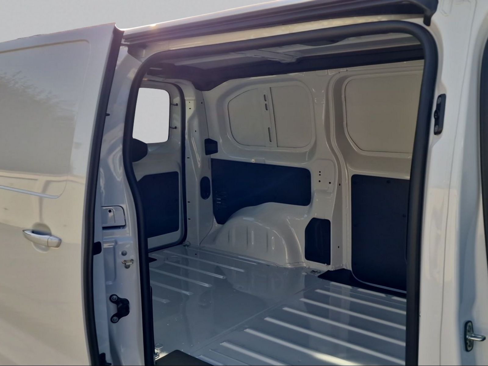 PEUGEOT e-Expert Kaw. Standard 75 kWh-image-8
