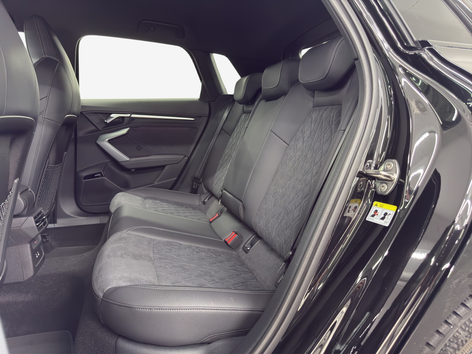 AUDI A3 Sportback TFSI e 200 kW S line Attraction S tronic-image-11