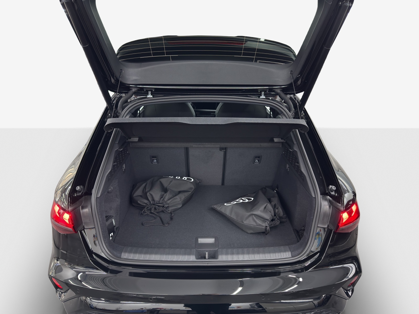 AUDI A3 Sportback TFSI e 200 kW S line Attraction S tronic-image-12