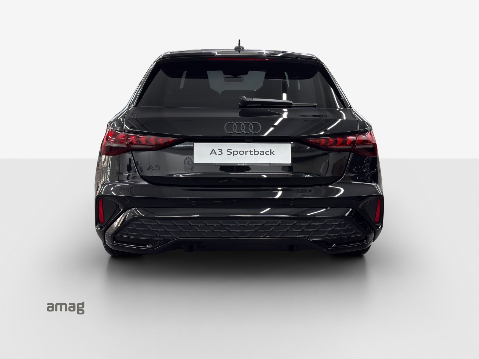 AUDI A3 Sportback TFSI e 200 kW S line Attraction S tronic-image-3