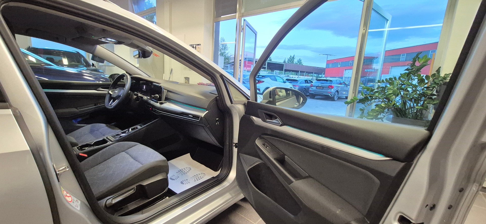 VW Golf Variant 2.0 TDI Life DSG-image-11