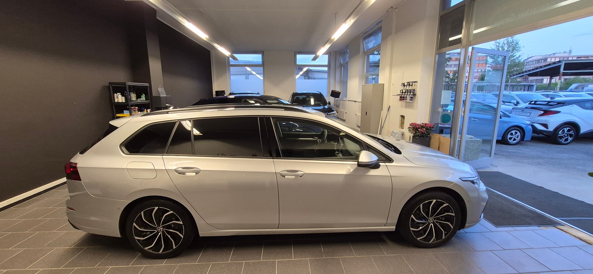 VW Golf Variant 2.0 TDI Life DSG-image-4