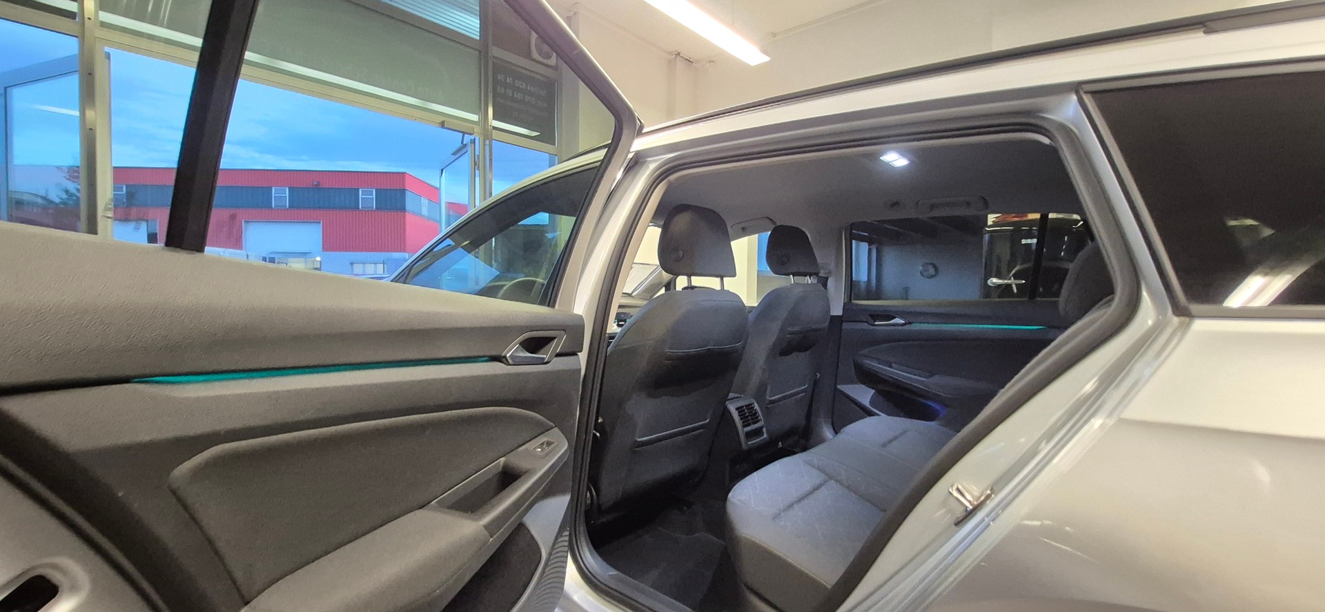 VW Golf Variant 2.0 TDI Life DSG-image-6
