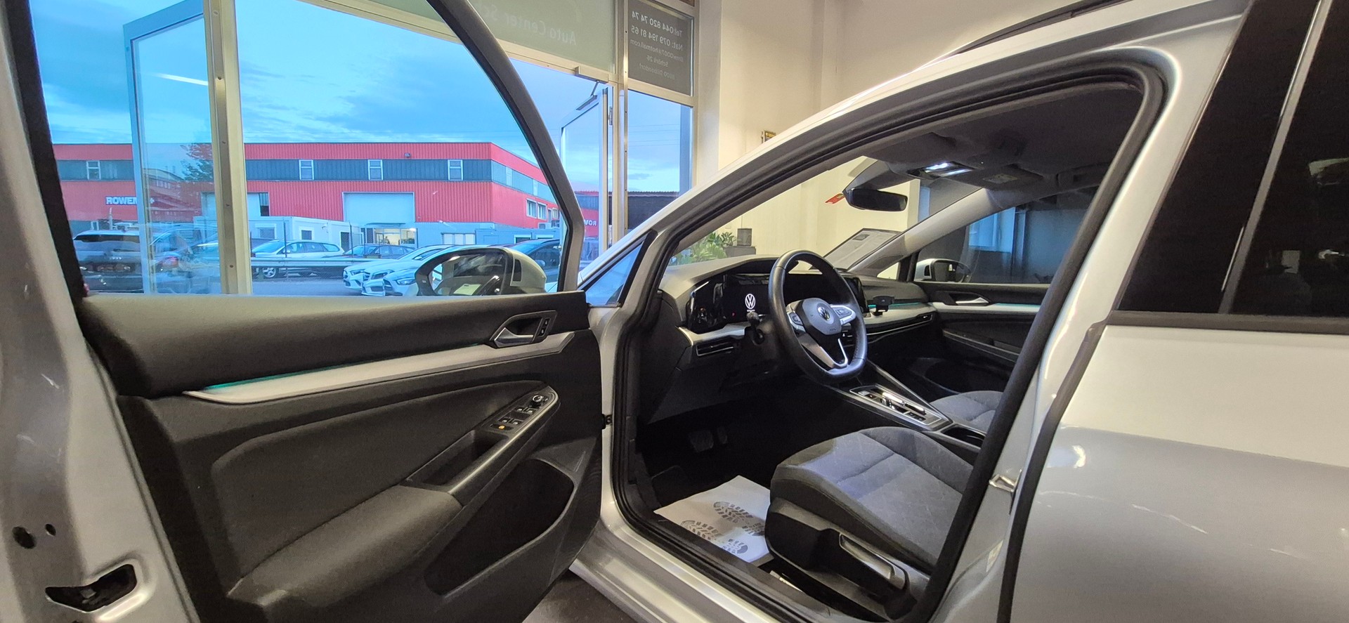 VW Golf Variant 2.0 TDI Life DSG-image-5