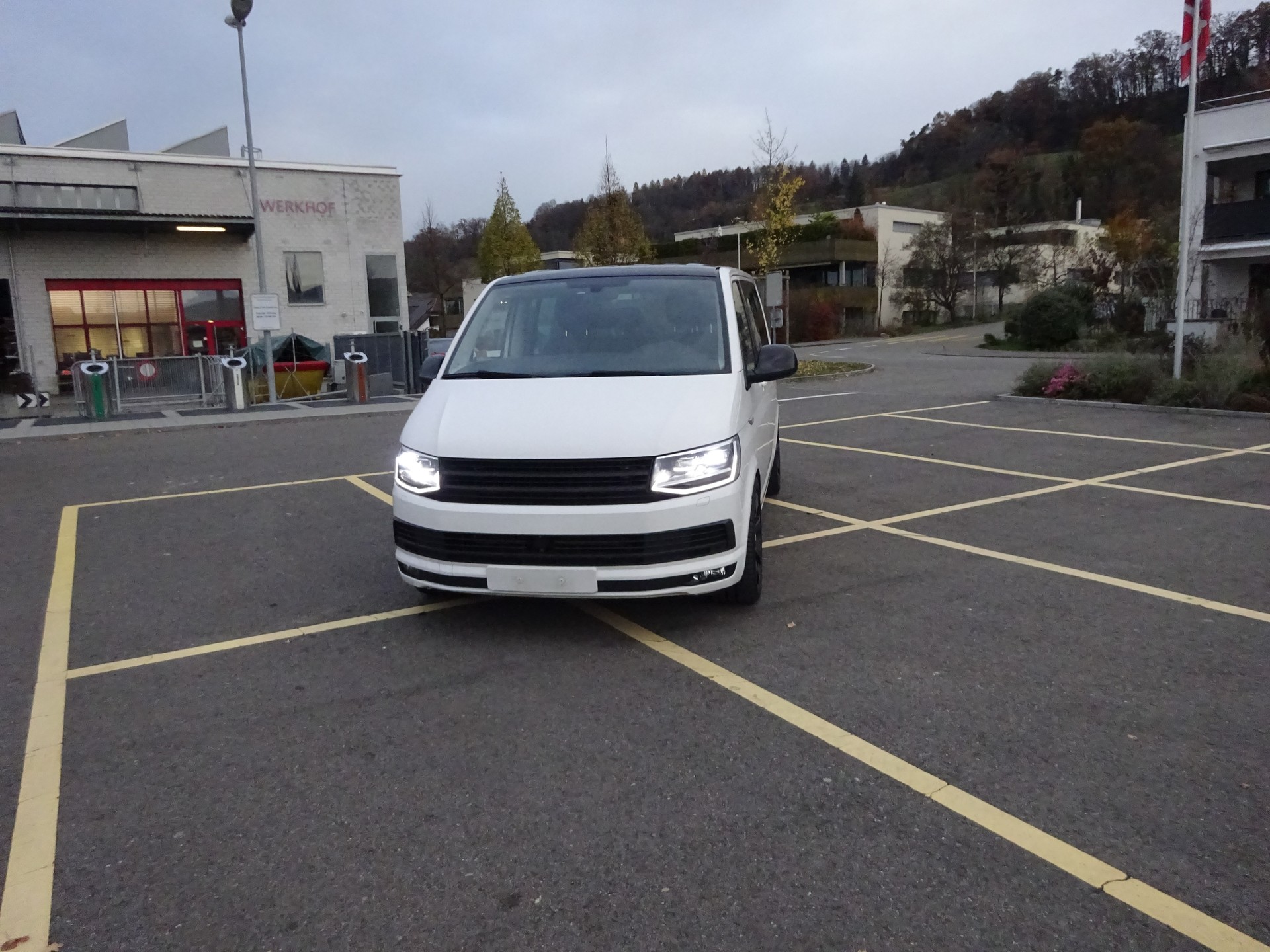 VW T6 Multivan 2.0 Bi-TDI Comfort. Gen. Six 4Mot. DSG-image-1