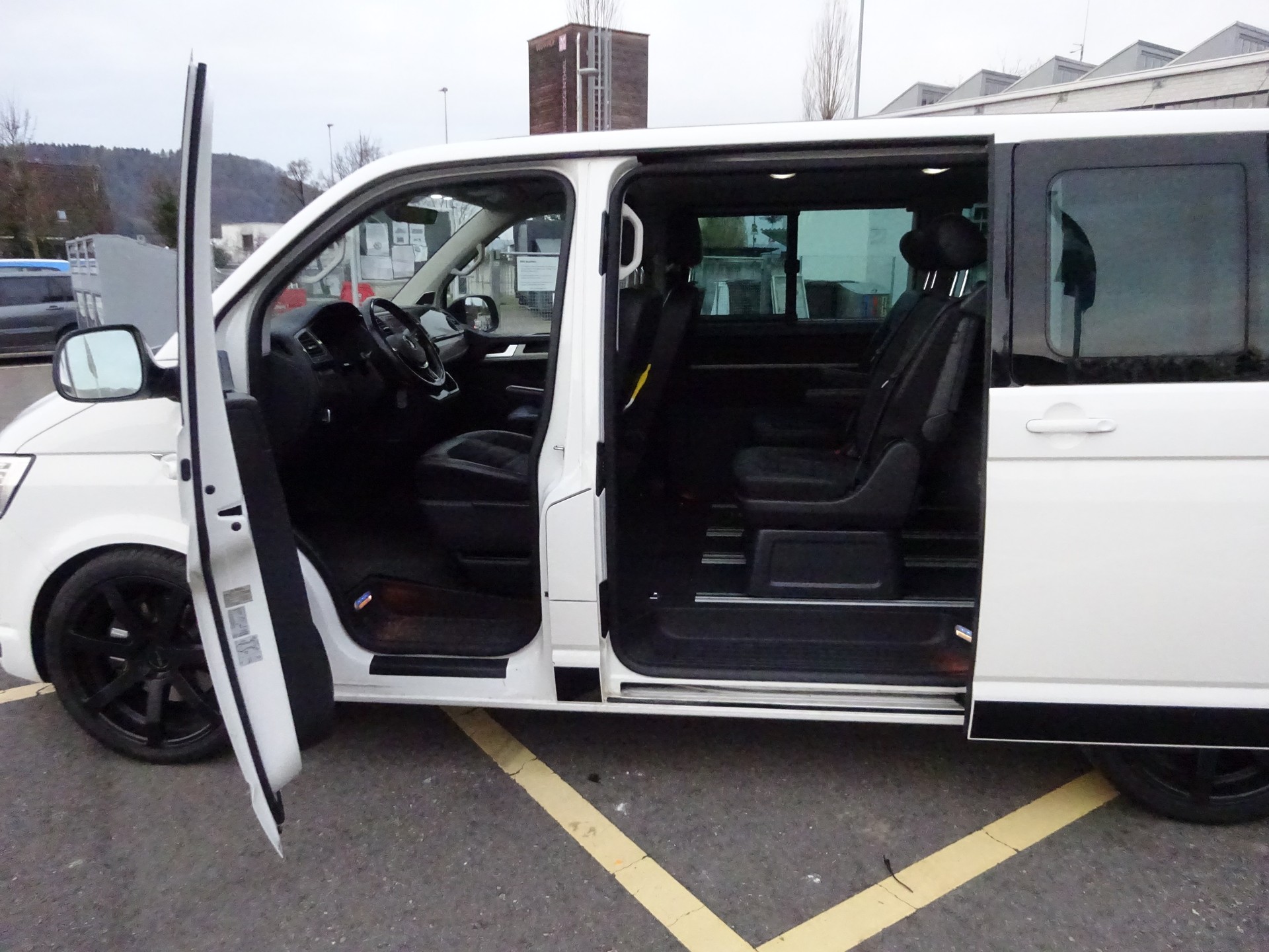 VW T6 Multivan 2.0 Bi-TDI Comfort. Gen. Six 4Mot. DSG-image-11